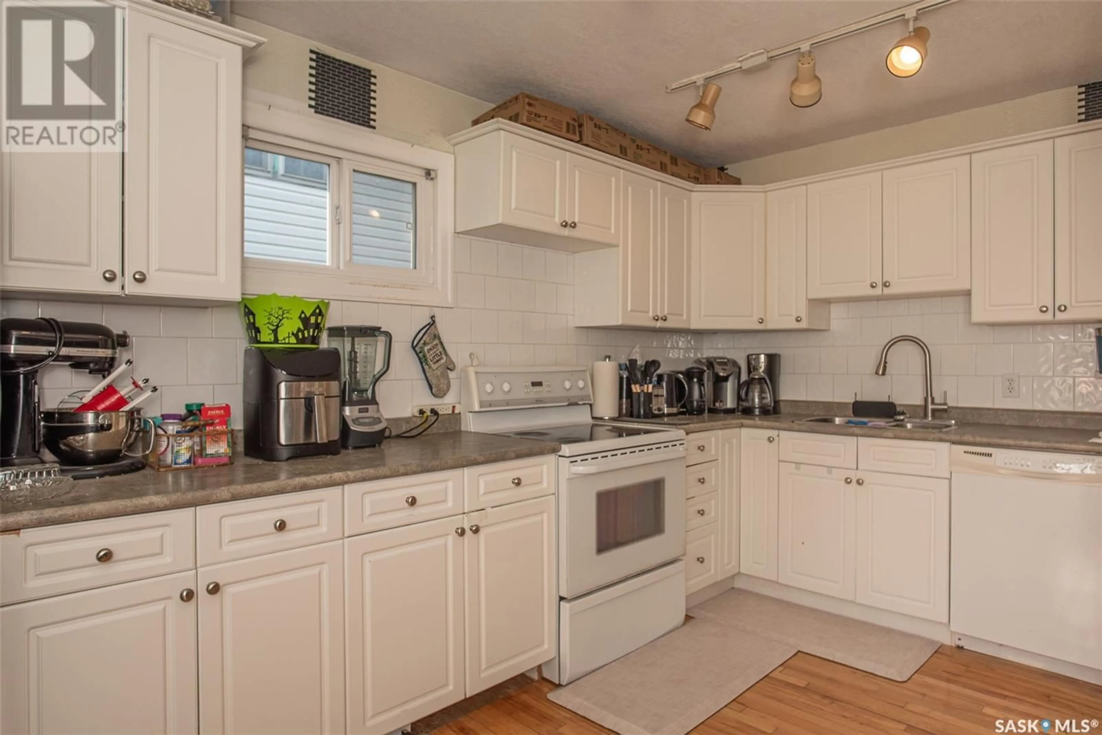 Standard kitchen, unknown for 2261 WASCANA STREET, Regina Saskatchewan S4T4K3