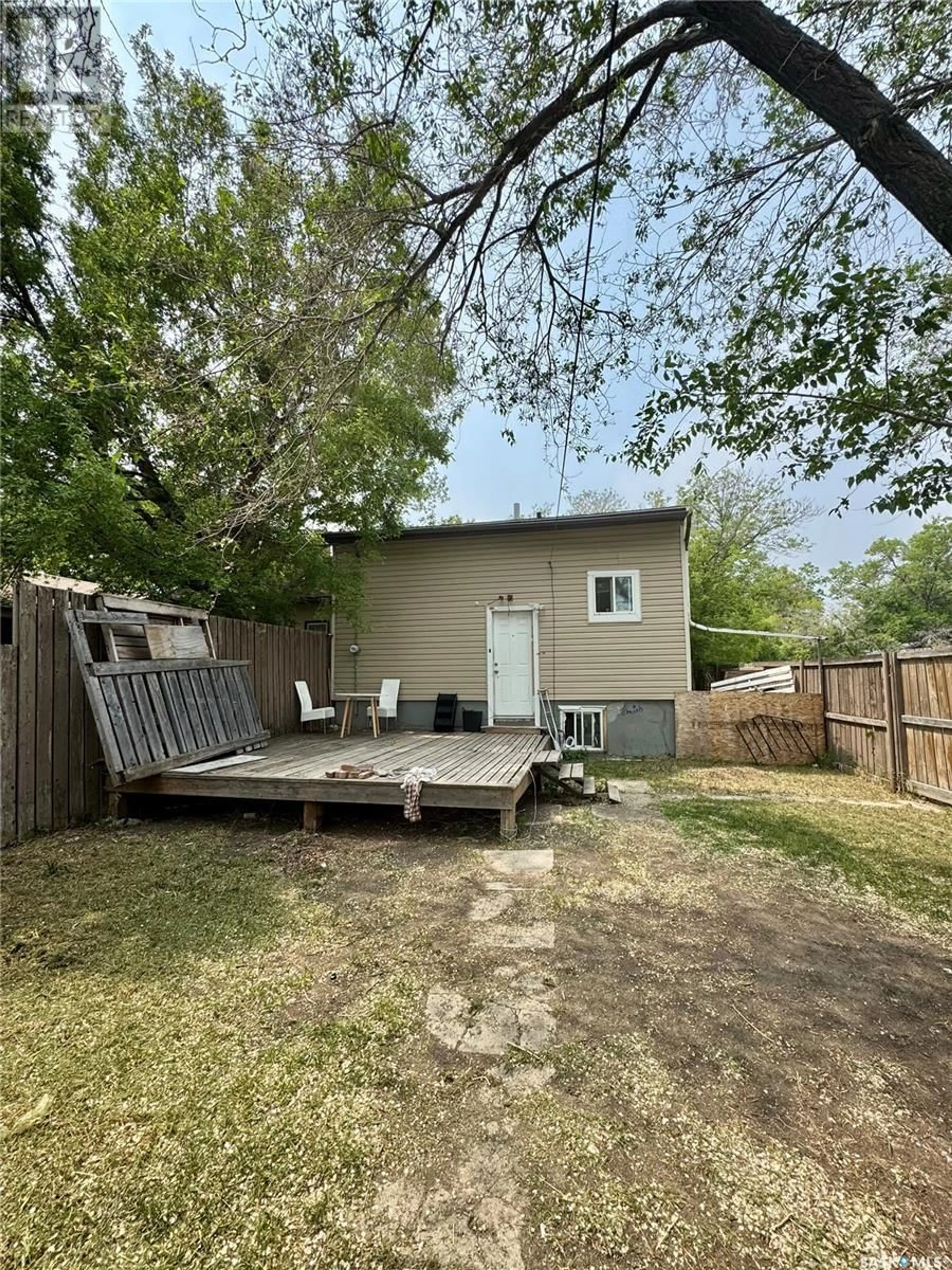 Shed for 1001 ROBINSON STREET, Regina Saskatchewan S4T2M8