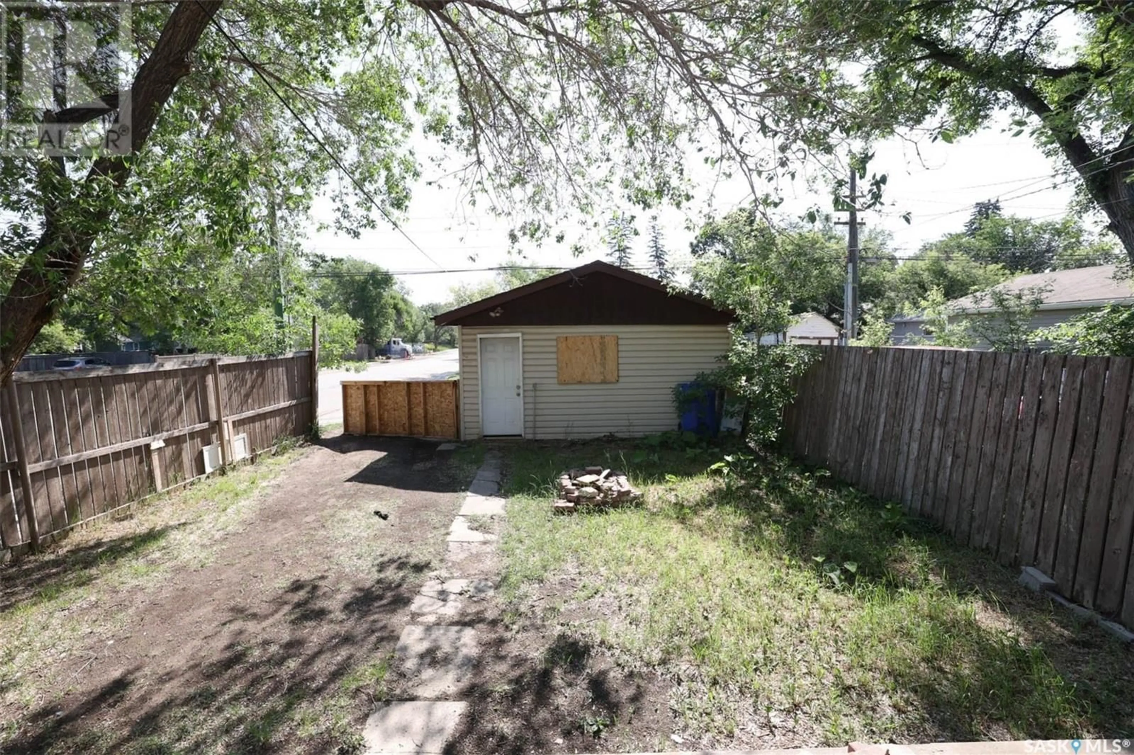 Shed for 1001 ROBINSON STREET, Regina Saskatchewan S4T2M8