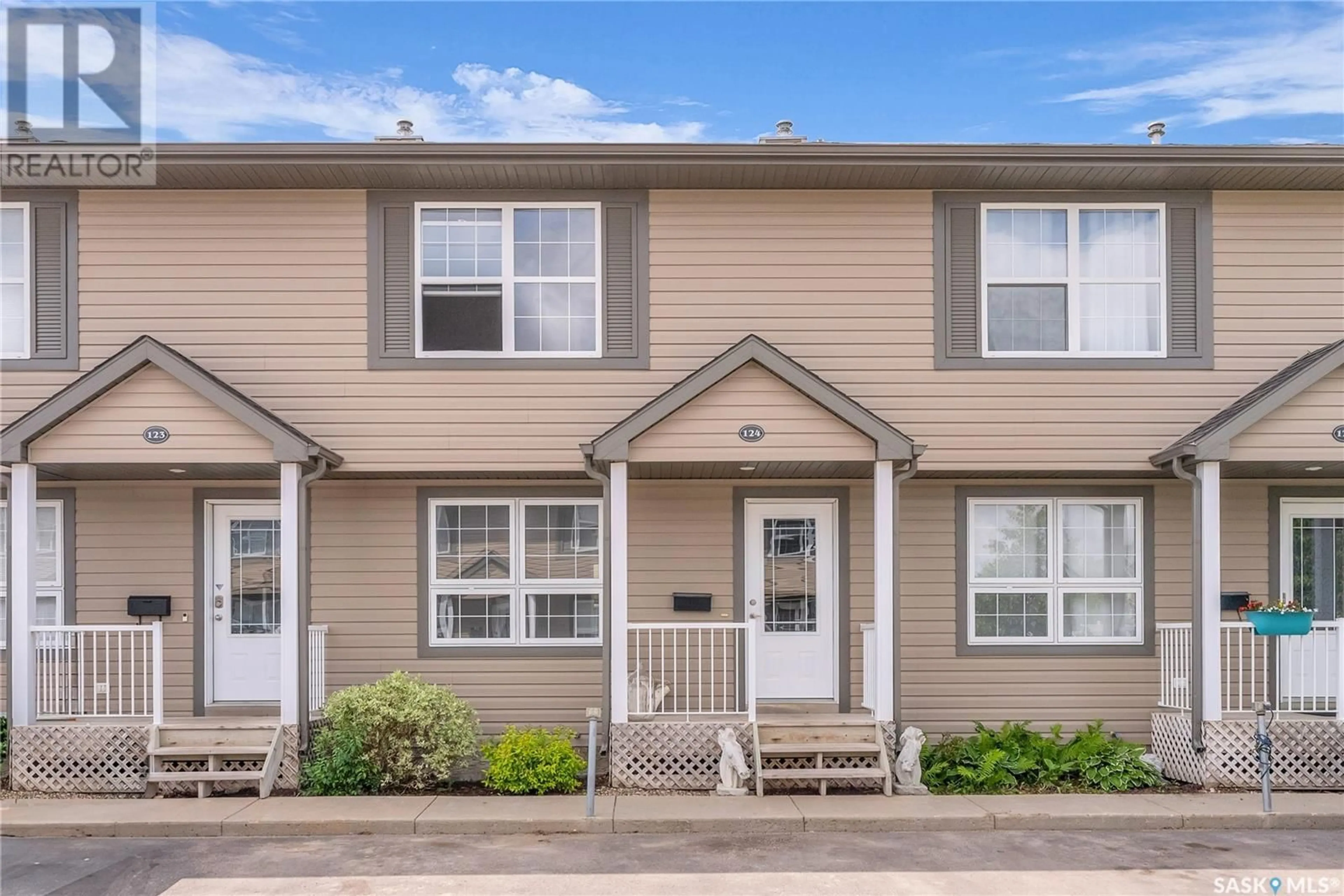 Home with vinyl exterior material, street for S - 124 700 2ND AVENUE, Martensville Saskatchewan S0K2T0