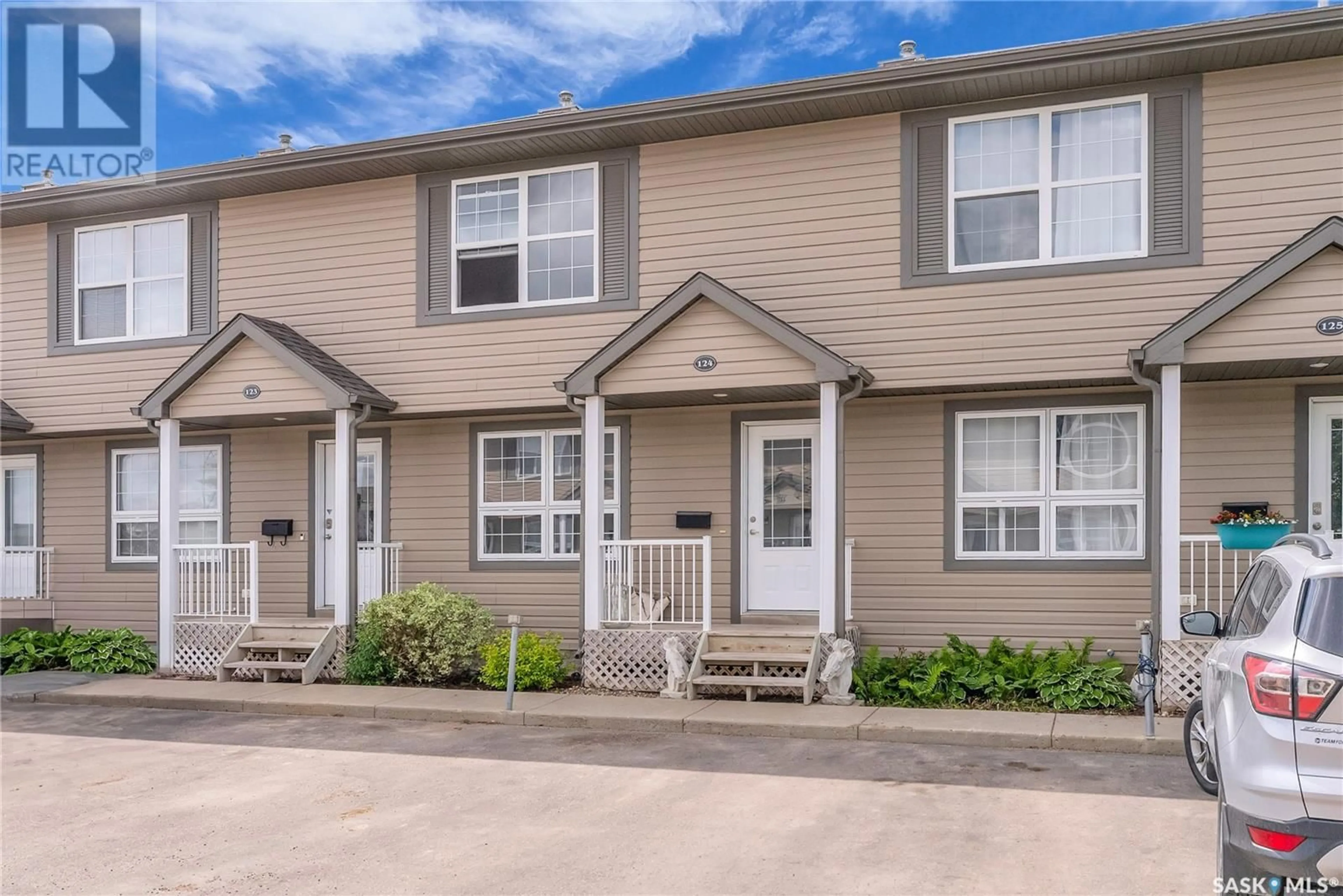 Home with vinyl exterior material, street for S - 124 700 2ND AVENUE, Martensville Saskatchewan S0K2T0