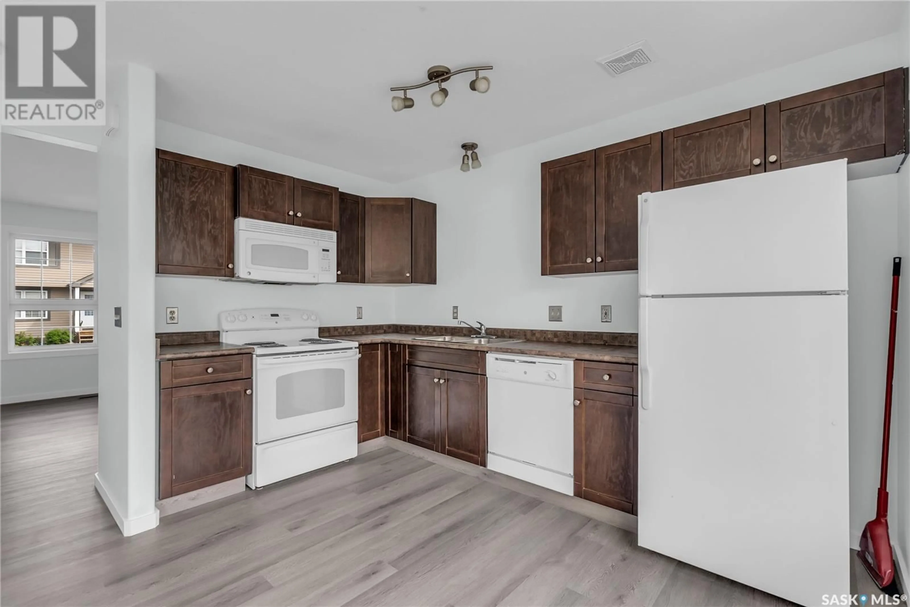 Standard kitchen, unknown for S - 124 700 2ND AVENUE, Martensville Saskatchewan S0K2T0
