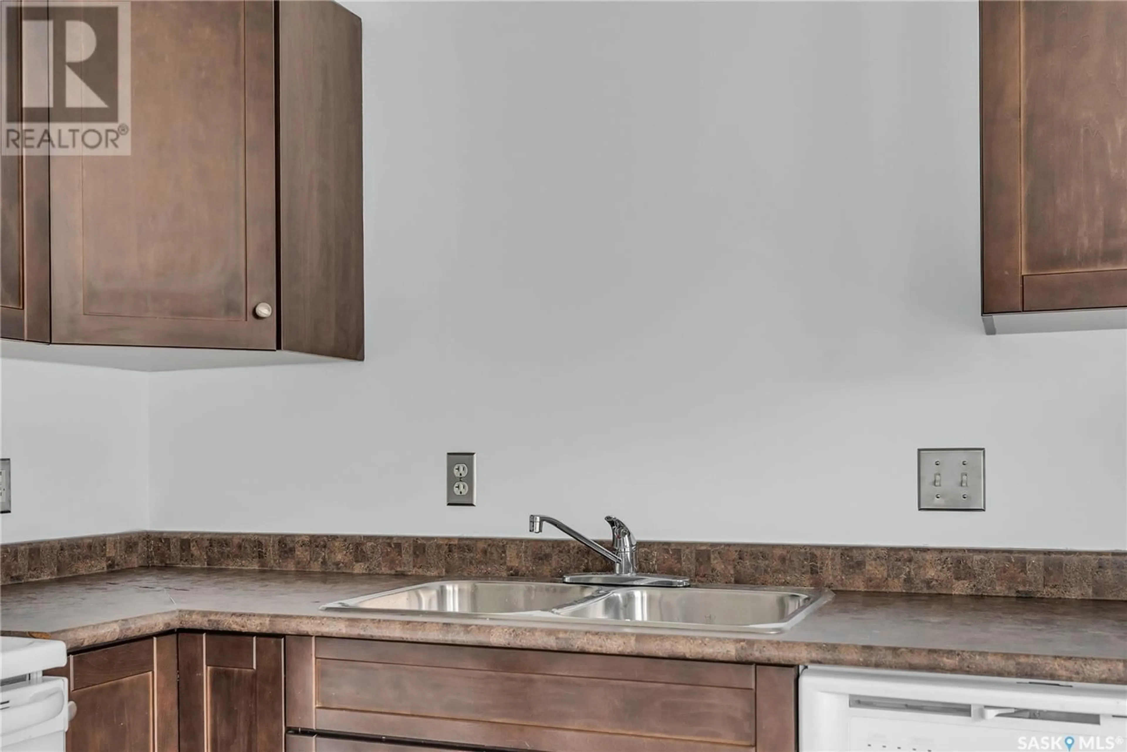 Standard kitchen, ceramic/tile floor for S - 124 700 2ND AVENUE, Martensville Saskatchewan S0K2T0