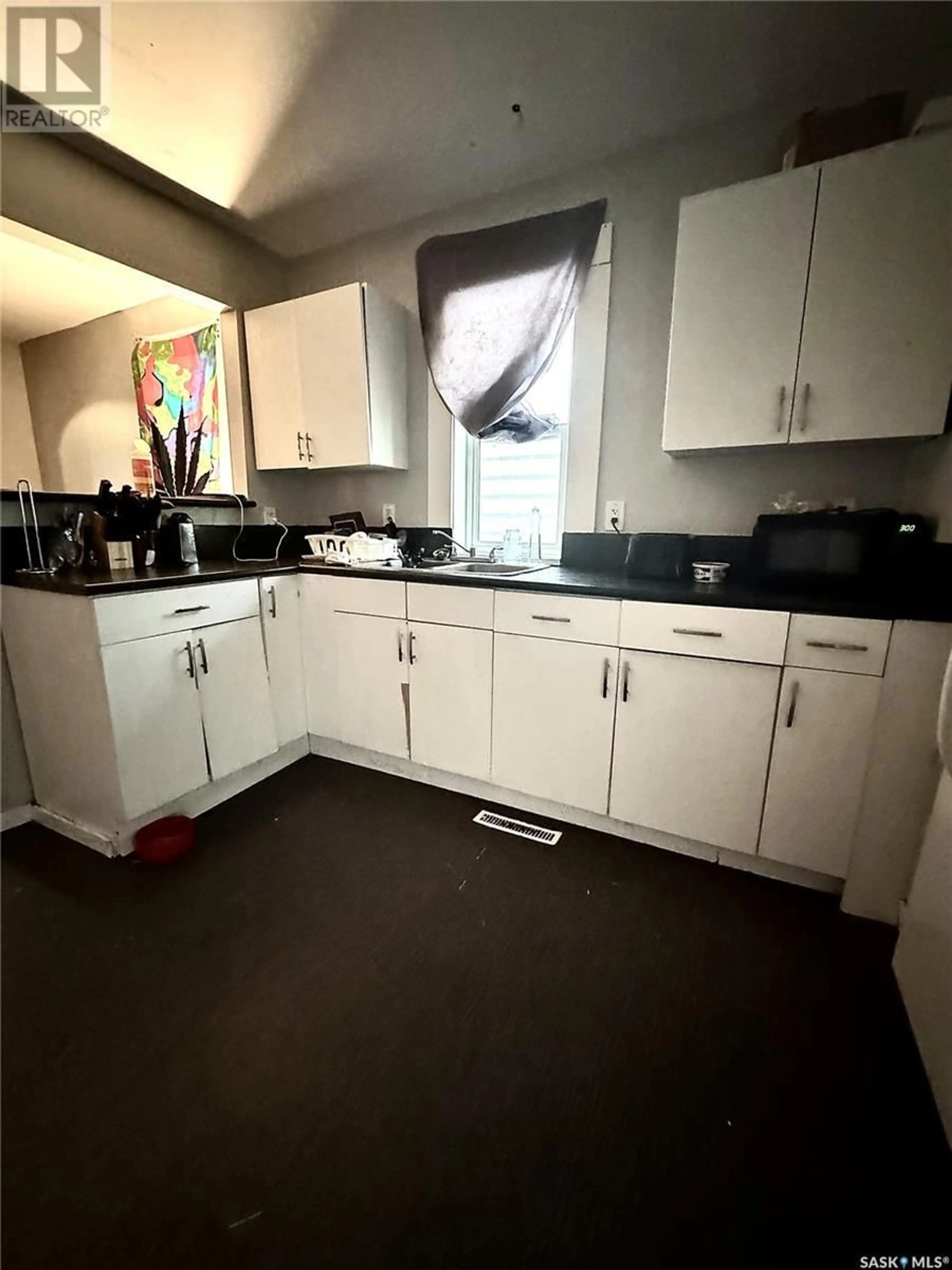 Standard kitchen, unknown for 1260 ROBINSON STREET, Regina Saskatchewan S4T2N2