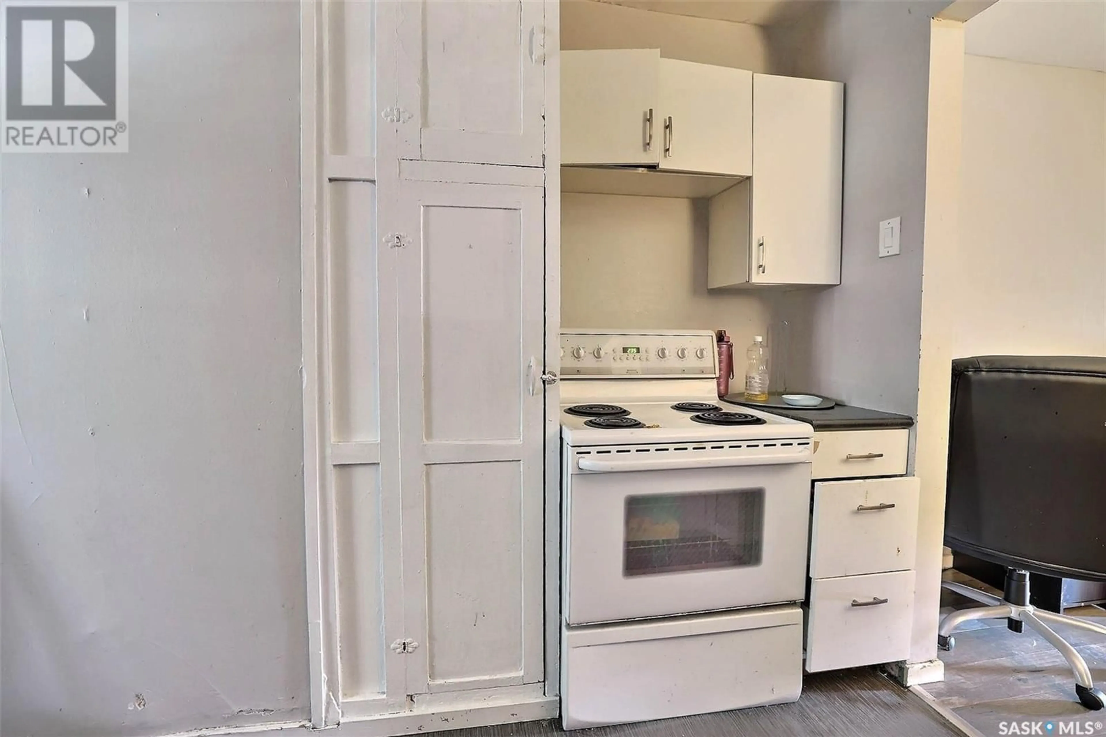 Standard kitchen, unknown for 1260 ROBINSON STREET, Regina Saskatchewan S4T2N2