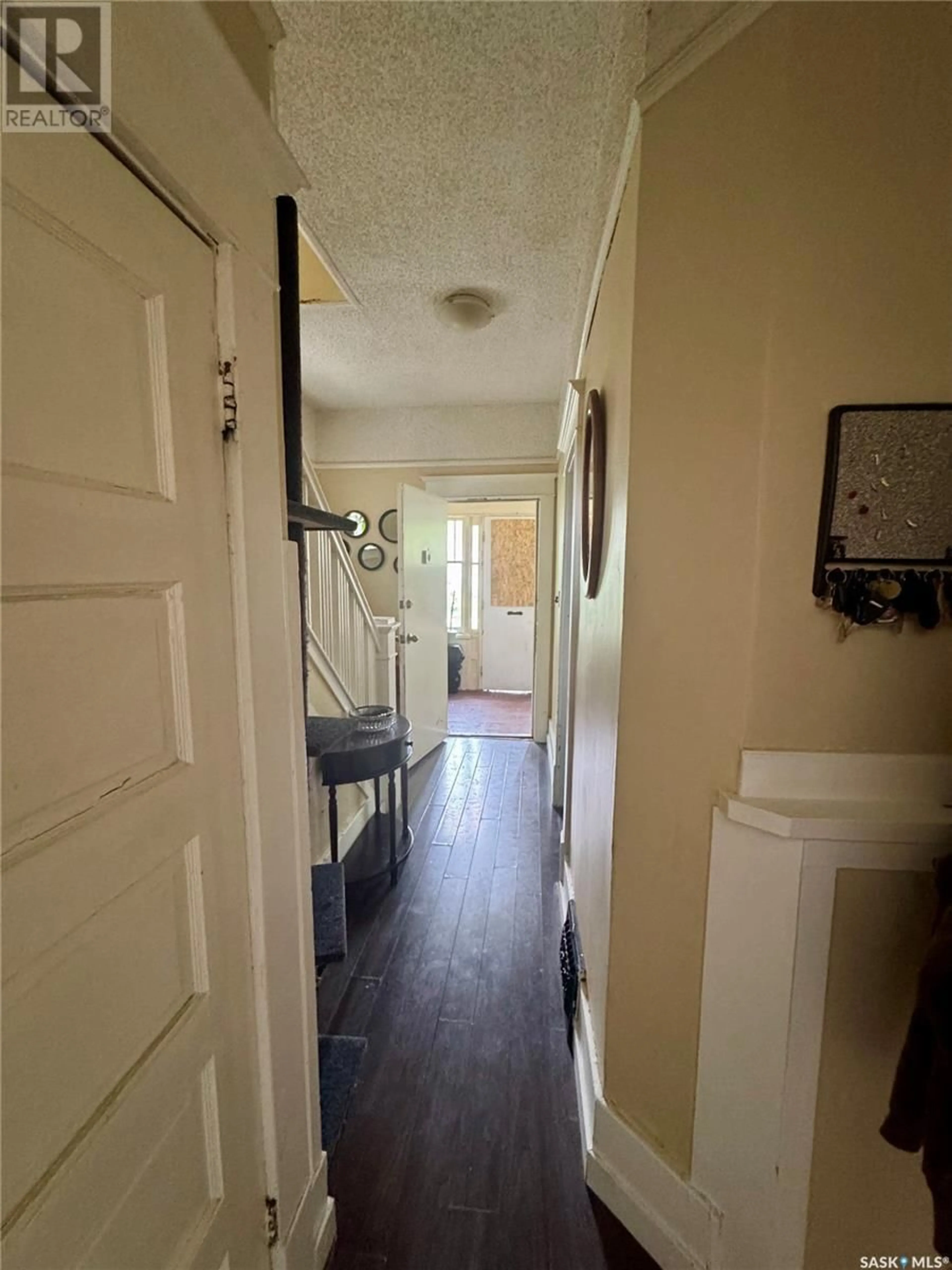 Indoor entryway for 1243 ROBINSON STREET, Regina Saskatchewan S4T2N3