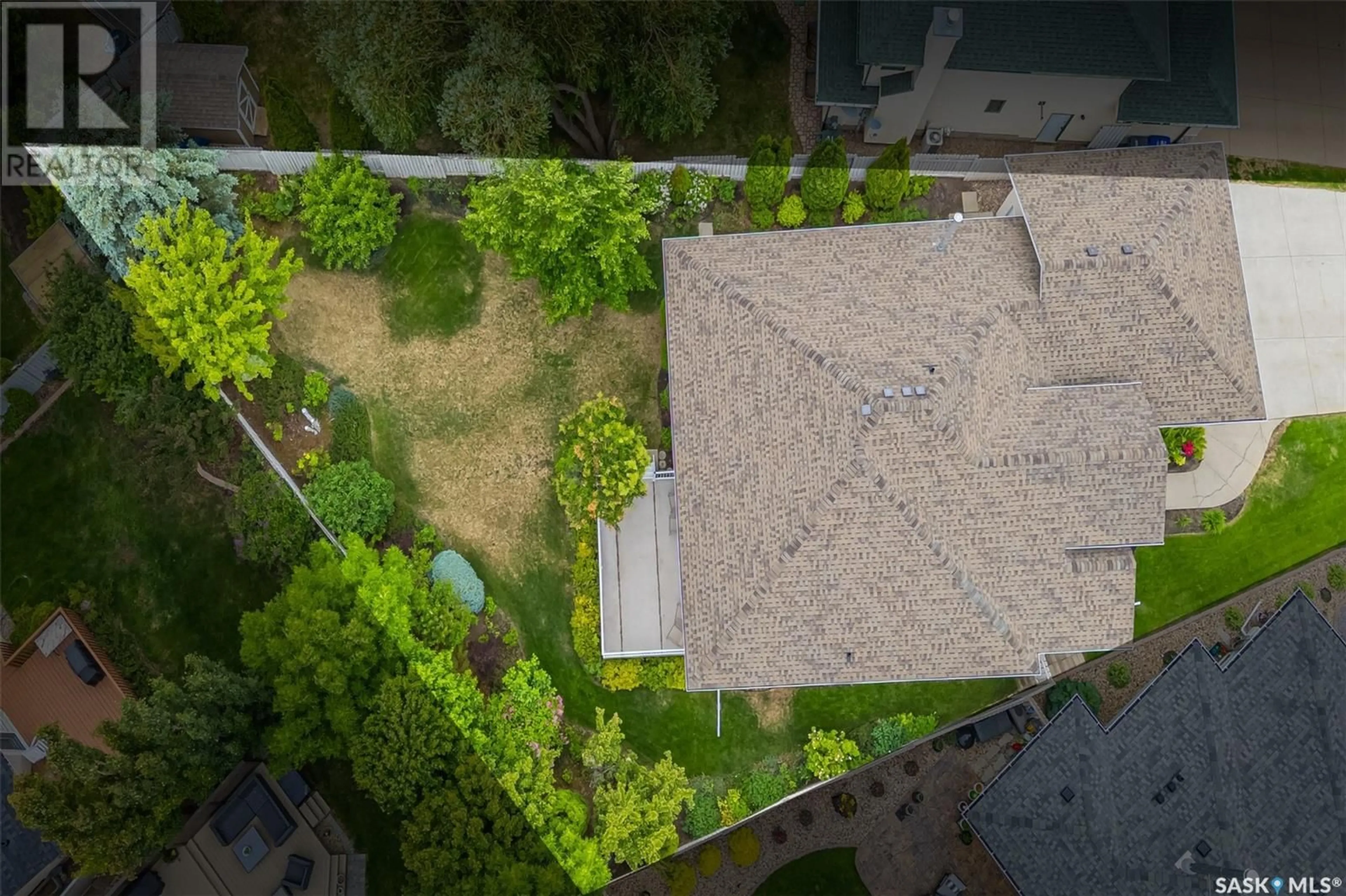 A pic from outside/outdoor area/front of a property/back of a property/a pic from drone, street for 403 BLACKSHIRE CRESCENT, Saskatoon Saskatchewan S7V1B4