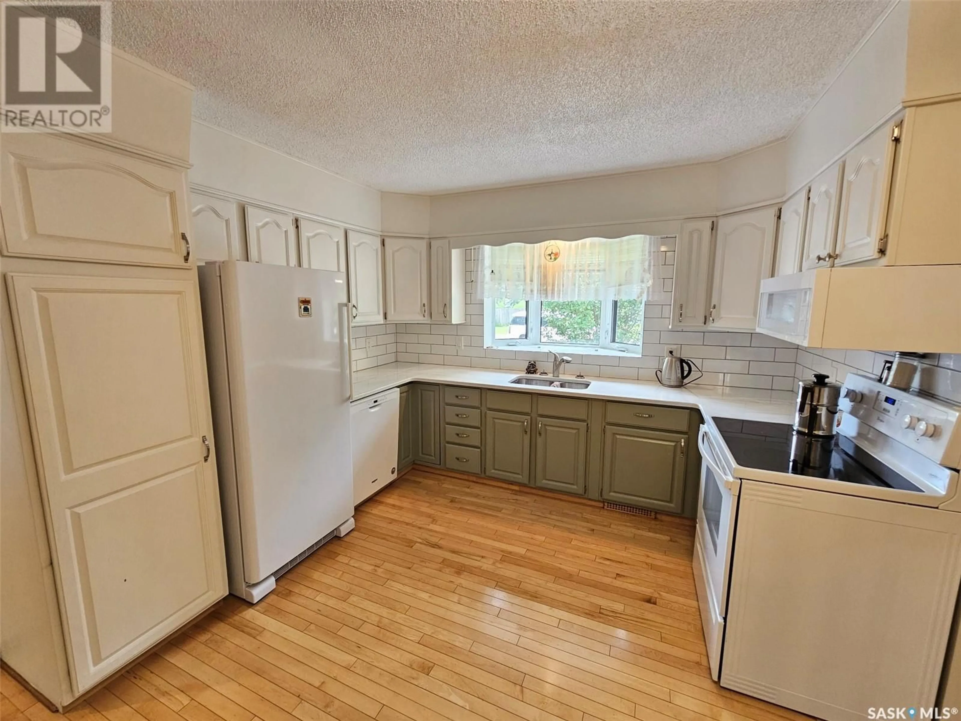 Standard kitchen, unknown for 404 MANOR STREET, Arcola Saskatchewan S0C0G0