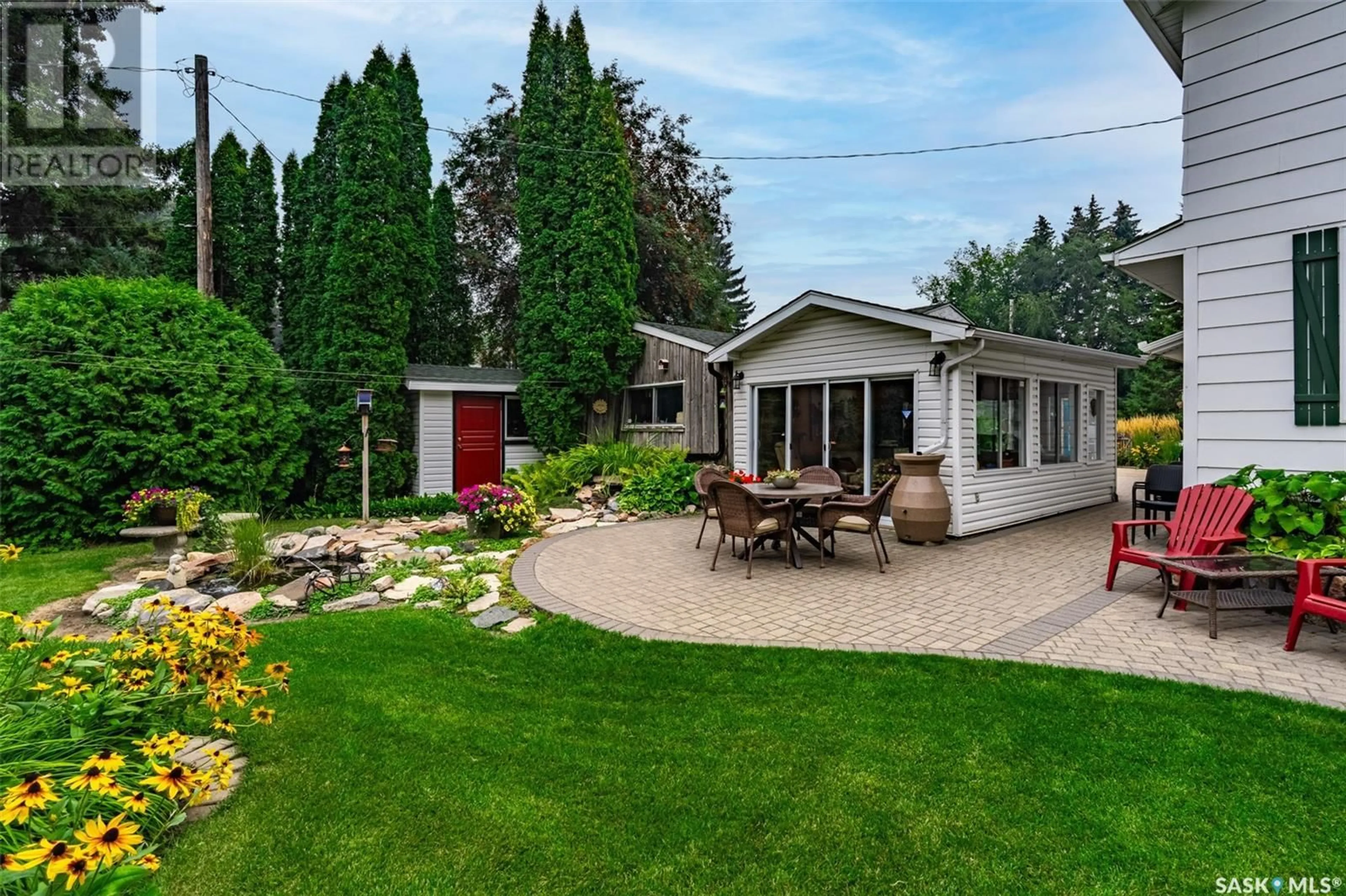 A pic from outside/outdoor area/front of a property/back of a property/a pic from drone, street for 1114 LANCASTER BOULEVARD, Saskatoon Saskatchewan S7M3V5