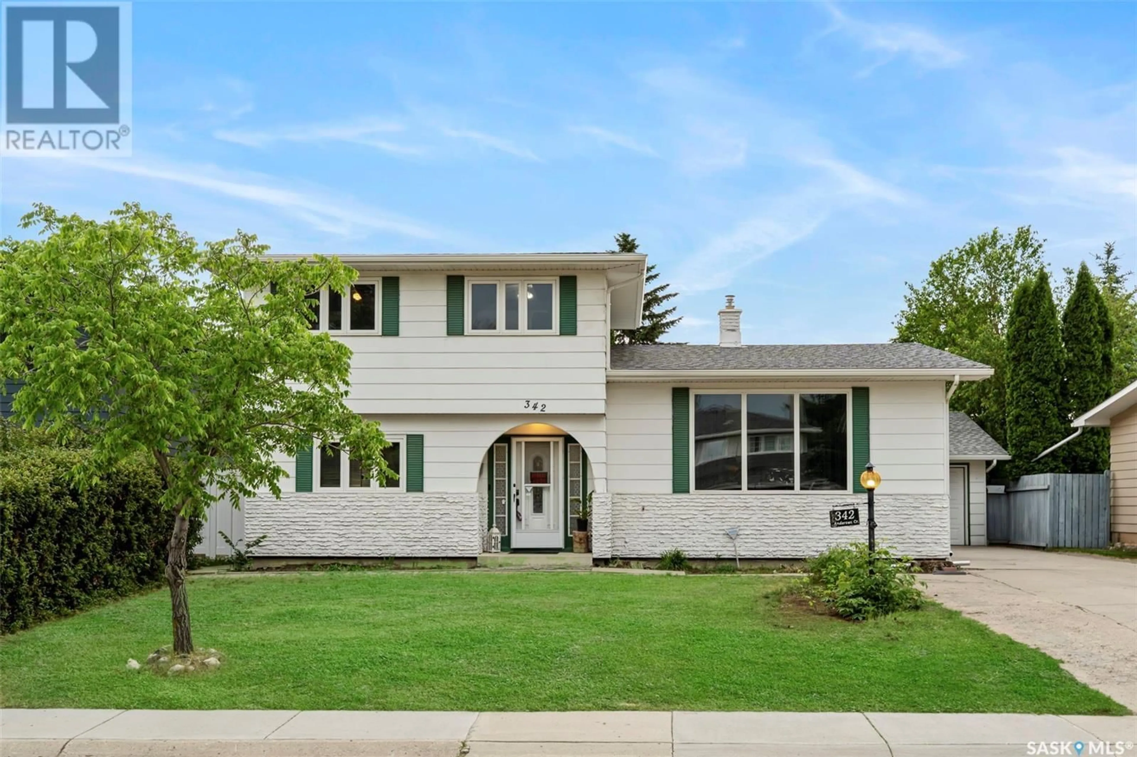 Home with vinyl exterior material, street for 342 ANDERSON CRESCENT, Saskatoon Saskatchewan S7H4A3