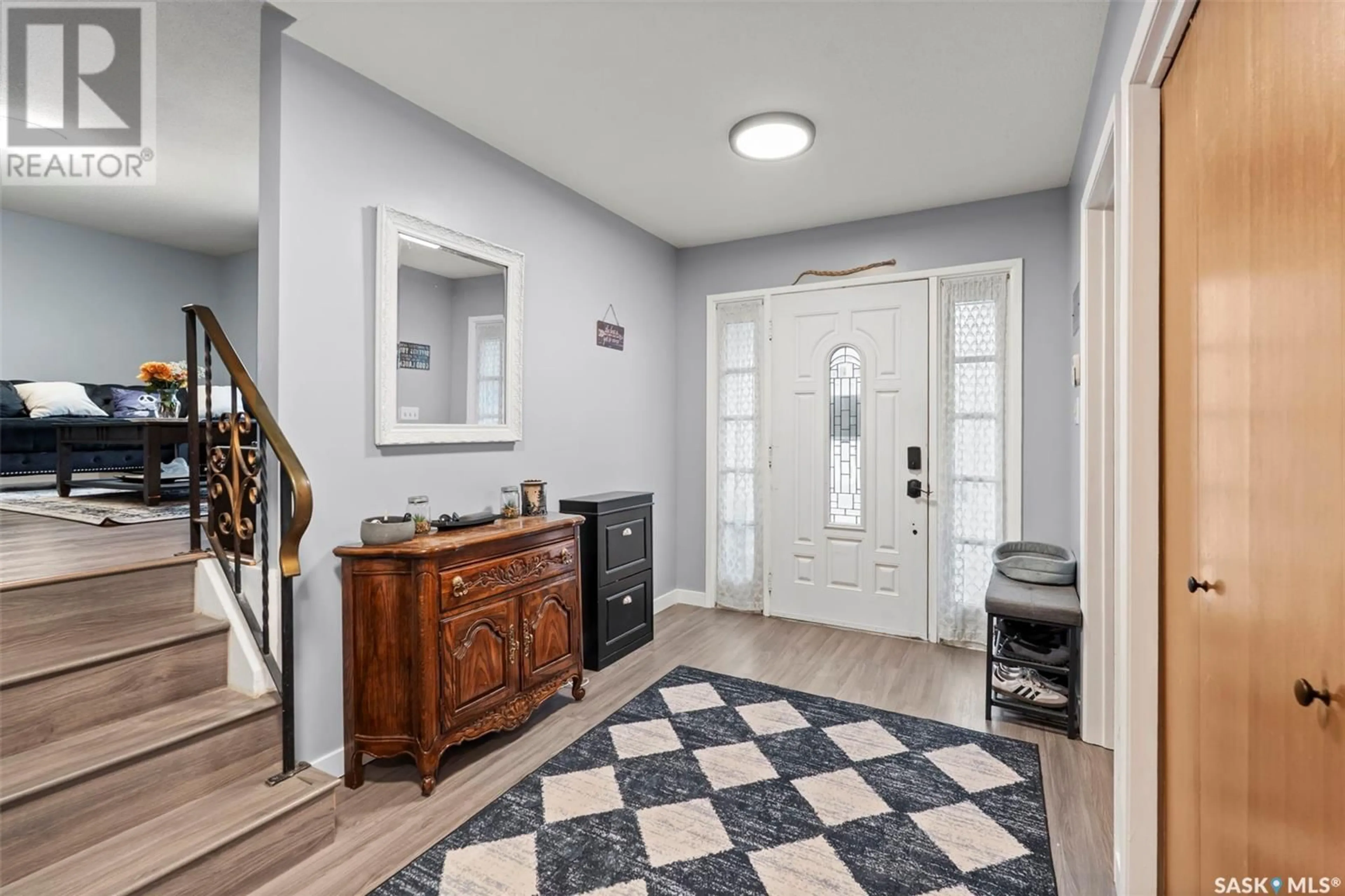 Indoor entryway for 342 ANDERSON CRESCENT, Saskatoon Saskatchewan S7H4A3