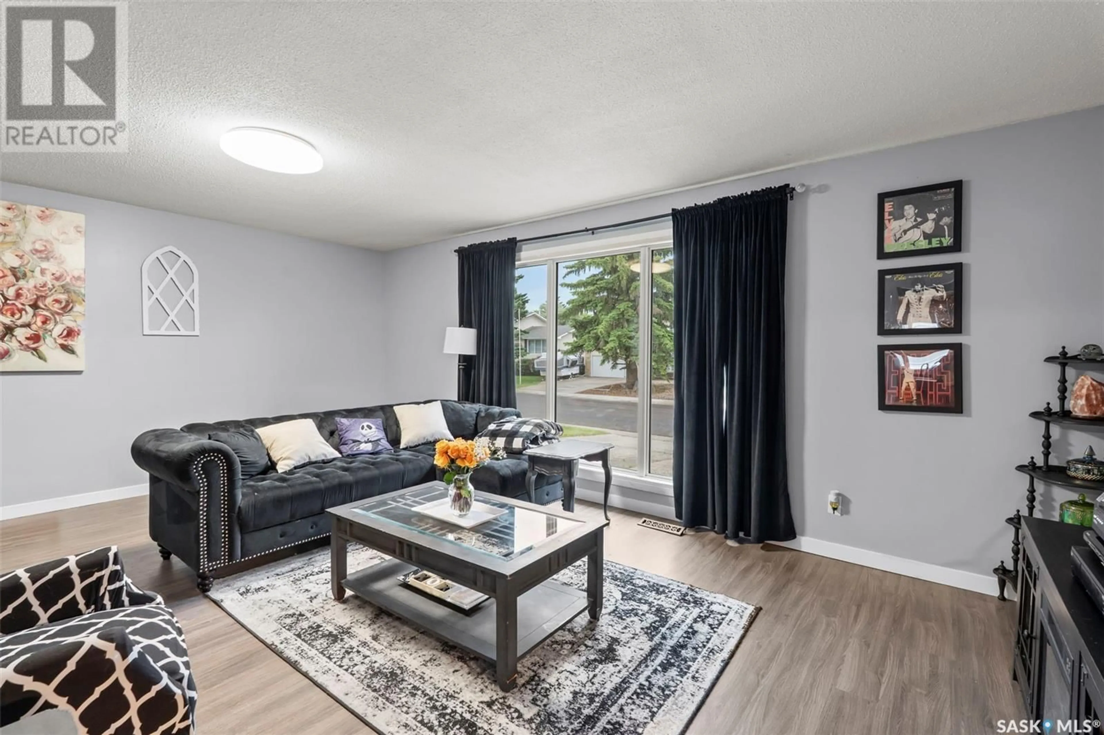 Living room with furniture, unknown for 342 ANDERSON CRESCENT, Saskatoon Saskatchewan S7H4A3