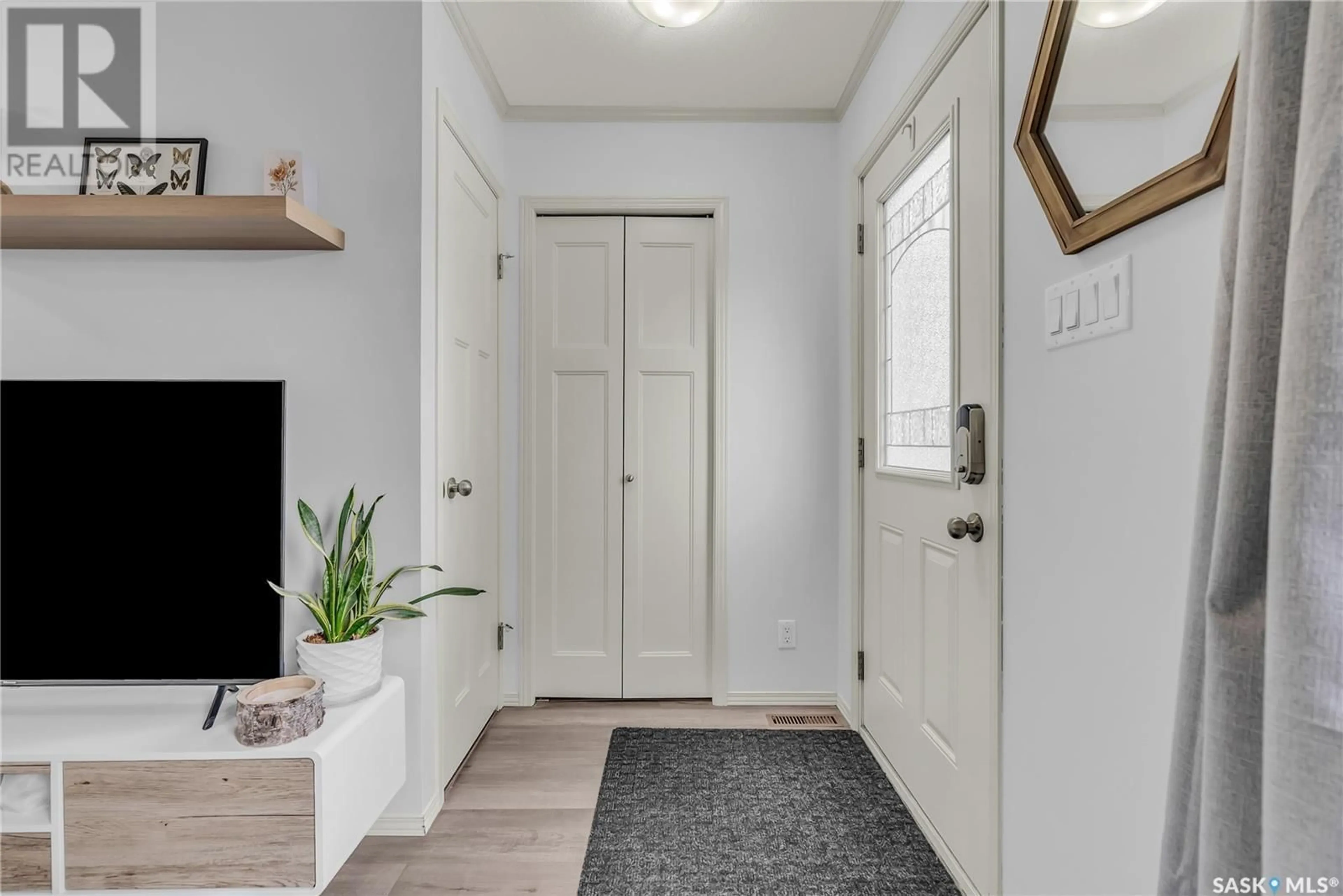 Indoor entryway for 207 - 115 DALGLEISH LINK, Saskatoon Saskatchewan S7W0N5