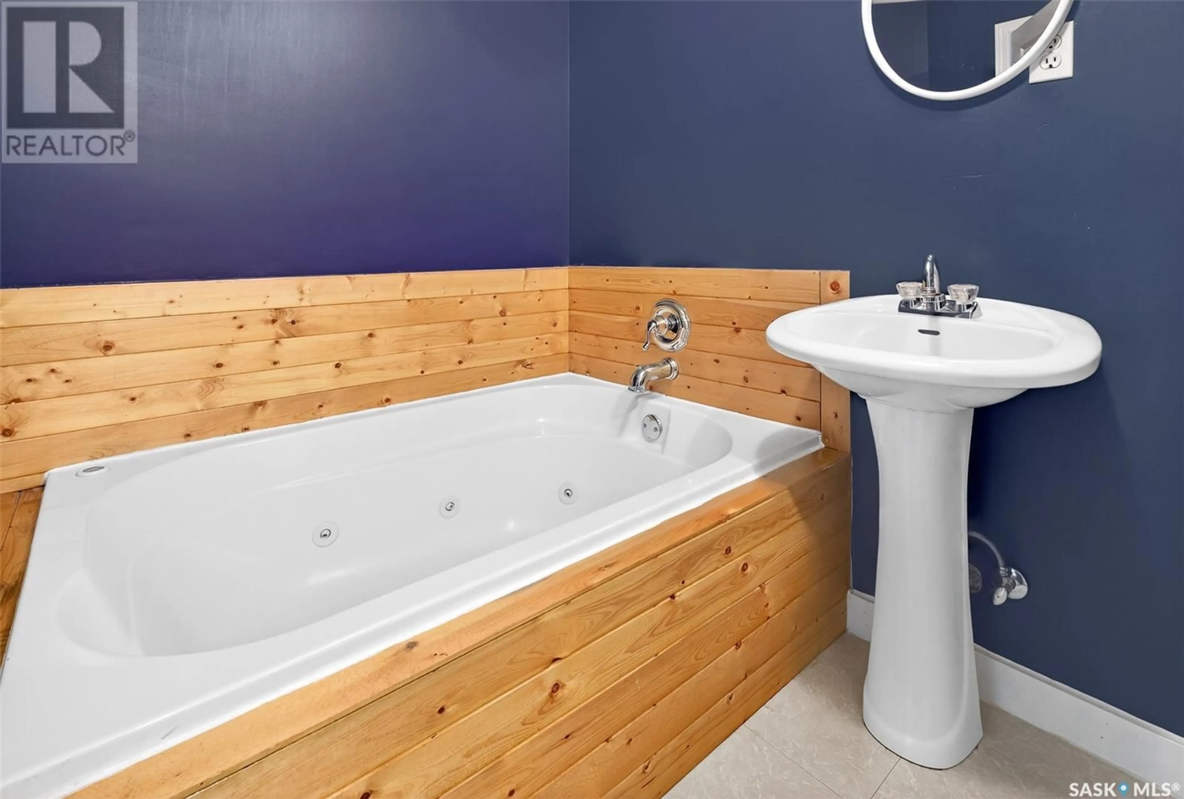 Contemporary bathroom, unknown for 810 GRANDVIEW STREET, Moose Jaw Saskatchewan S6H5L8