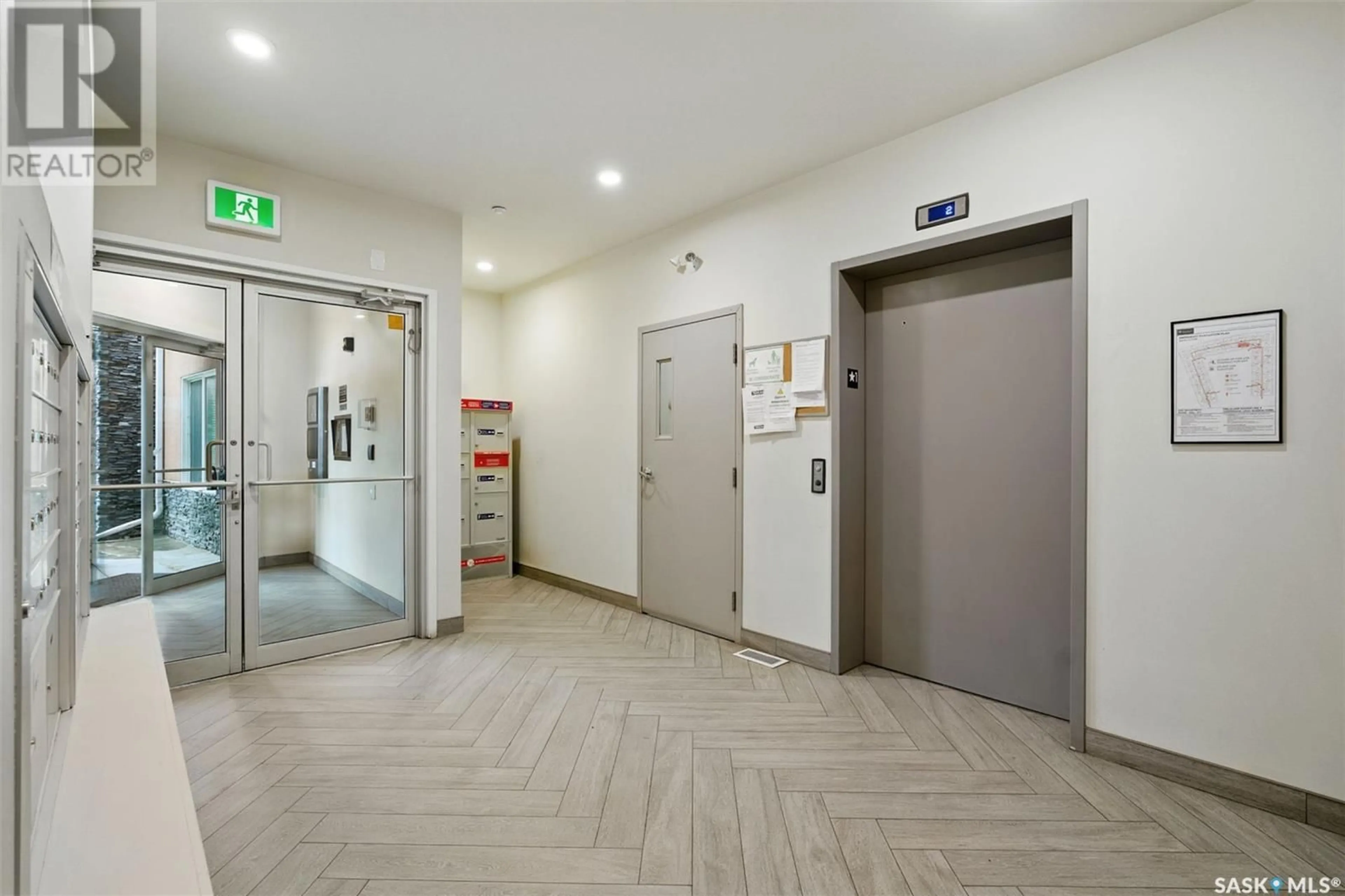 Indoor foyer for 111 142 PAWLYCHENKO LANE, Saskatoon Saskatchewan S7V0N7