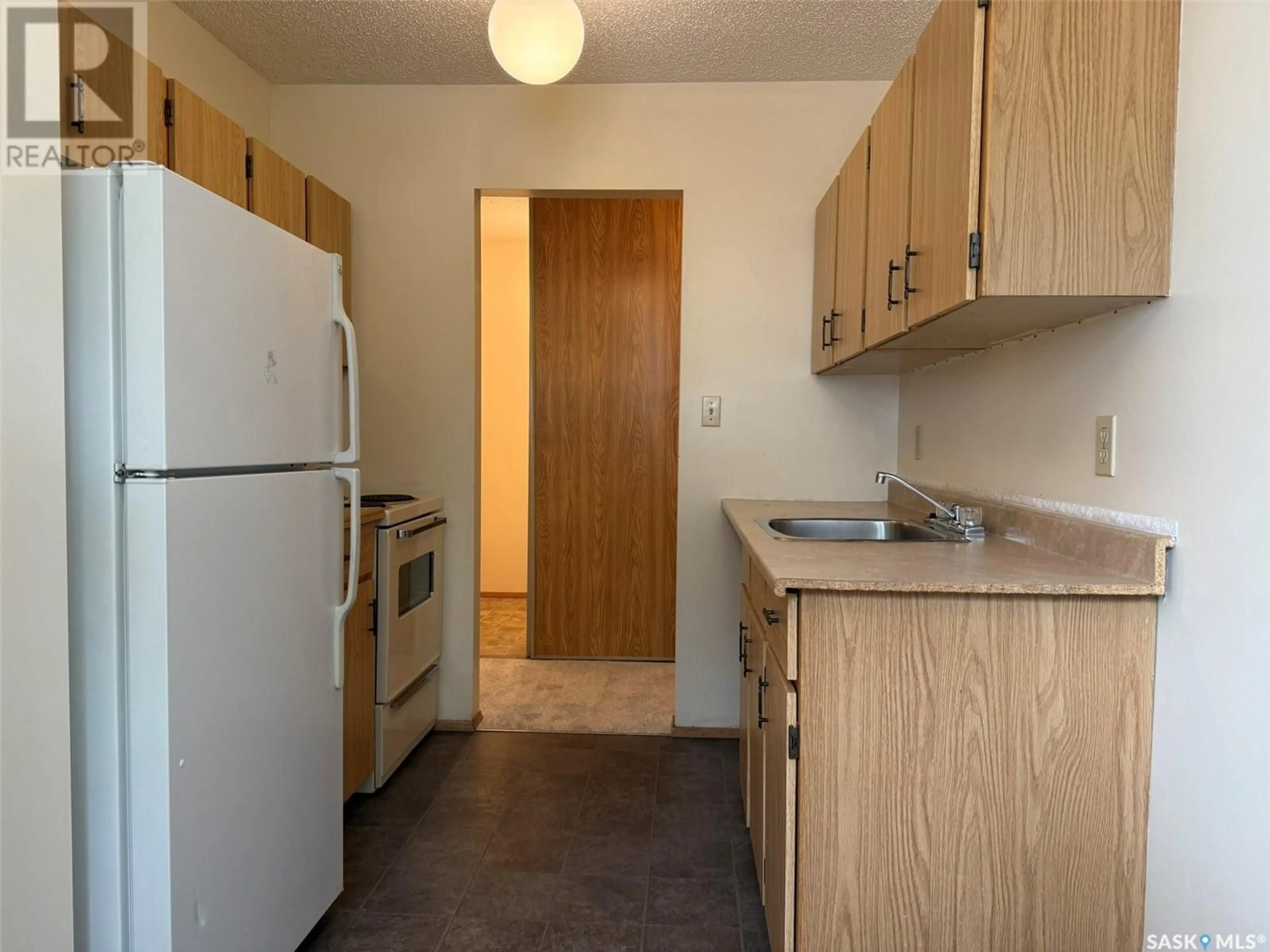 Standard kitchen, unknown for 67 - 416 WOOD LILY DRIVE, Moose Jaw Saskatchewan S6J1G6