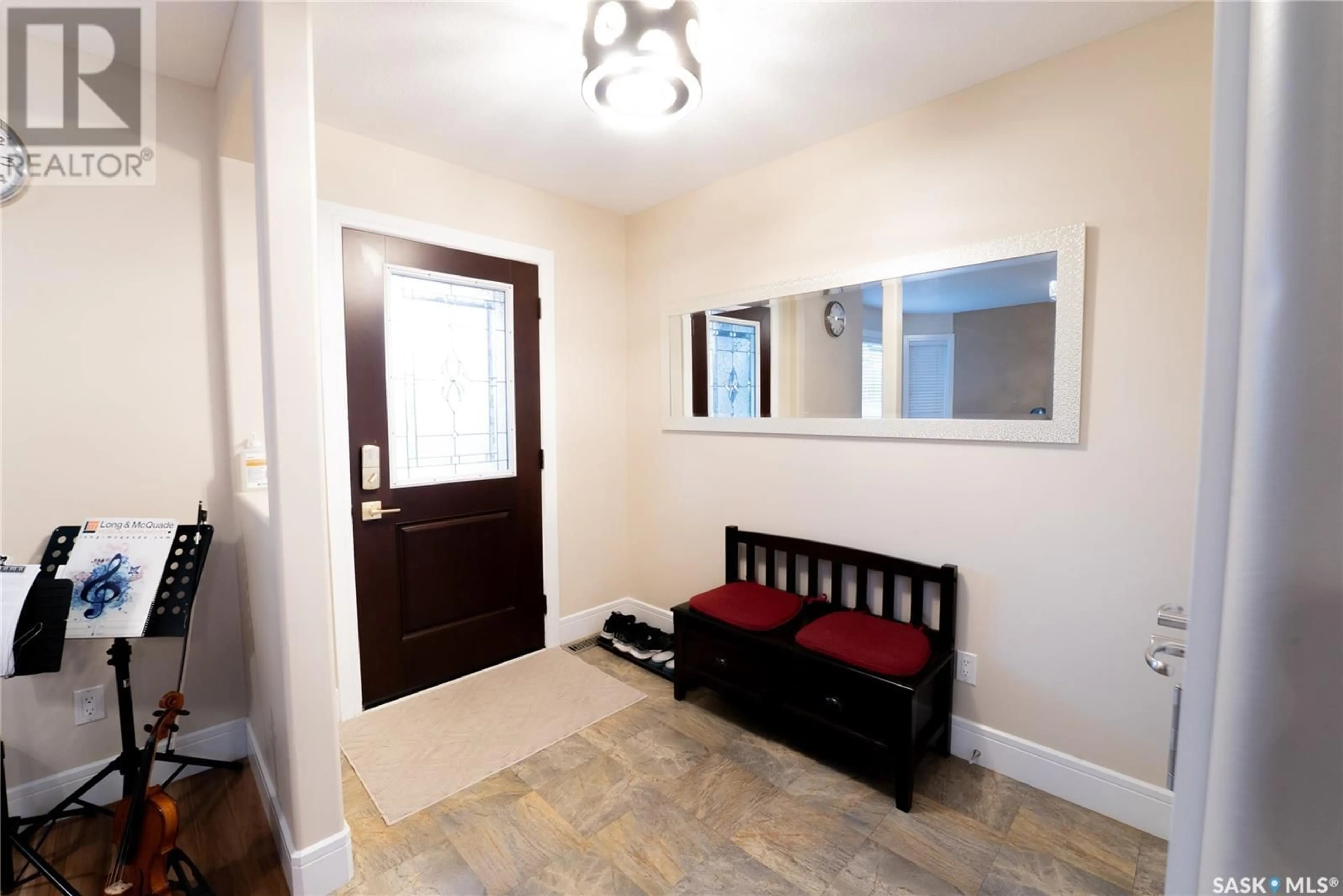 Indoor entryway for 334 STONEBRIDGE COMMON, Saskatoon Saskatchewan S7T0H2