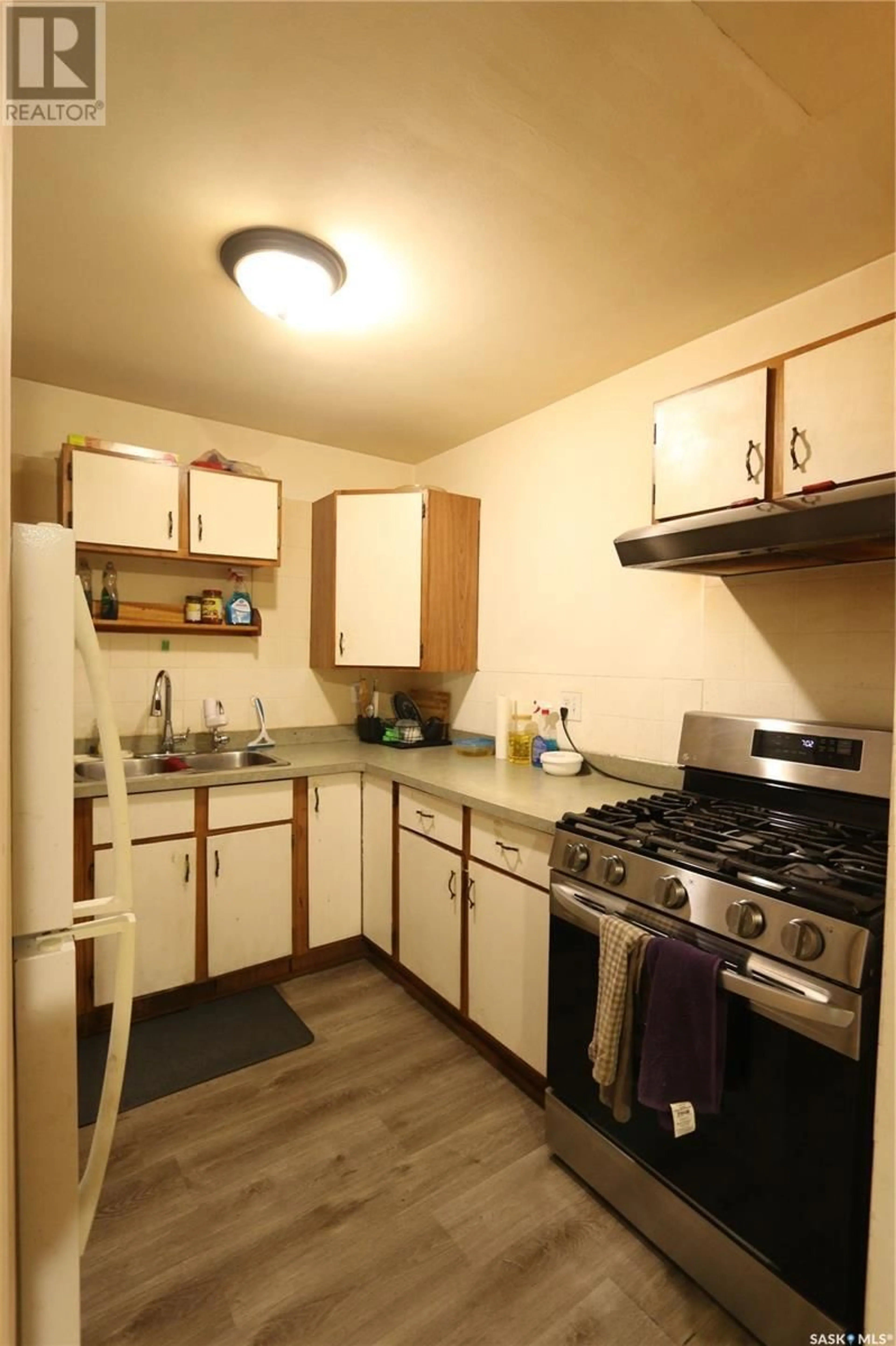 Standard kitchen, unknown for 925 MONTAGUE STREET, Regina Saskatchewan S4T3H4