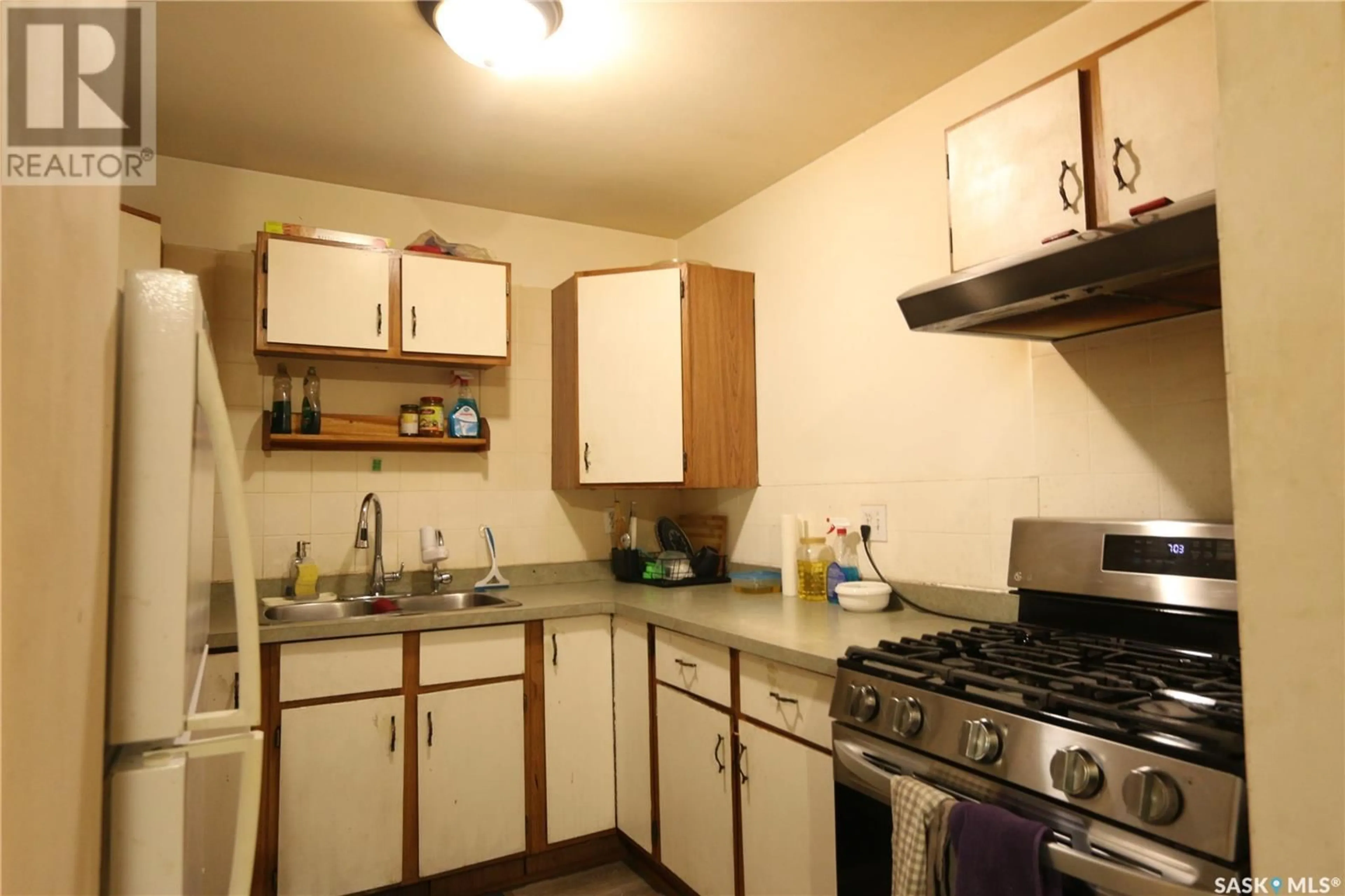 Standard kitchen, unknown for 925 MONTAGUE STREET, Regina Saskatchewan S4T3H4