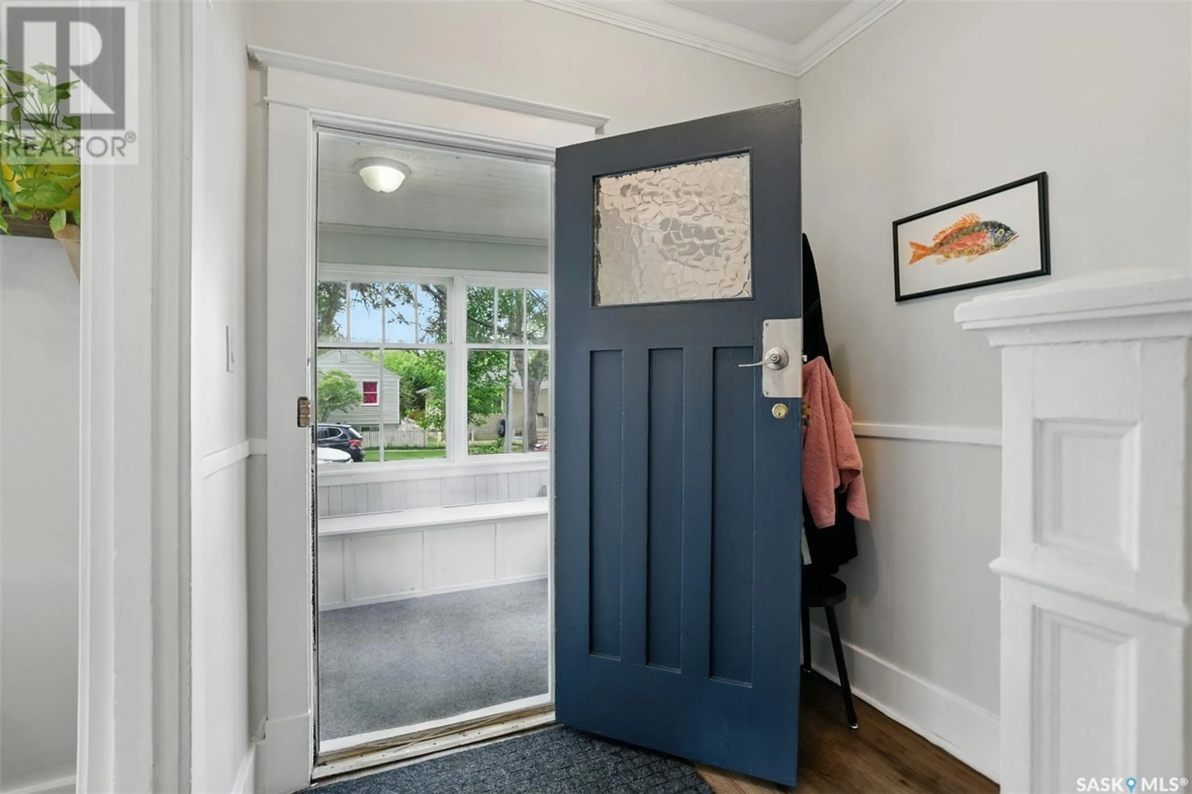 Indoor entryway for 1216 E AVENUE N, Saskatoon Saskatchewan S7L1T4