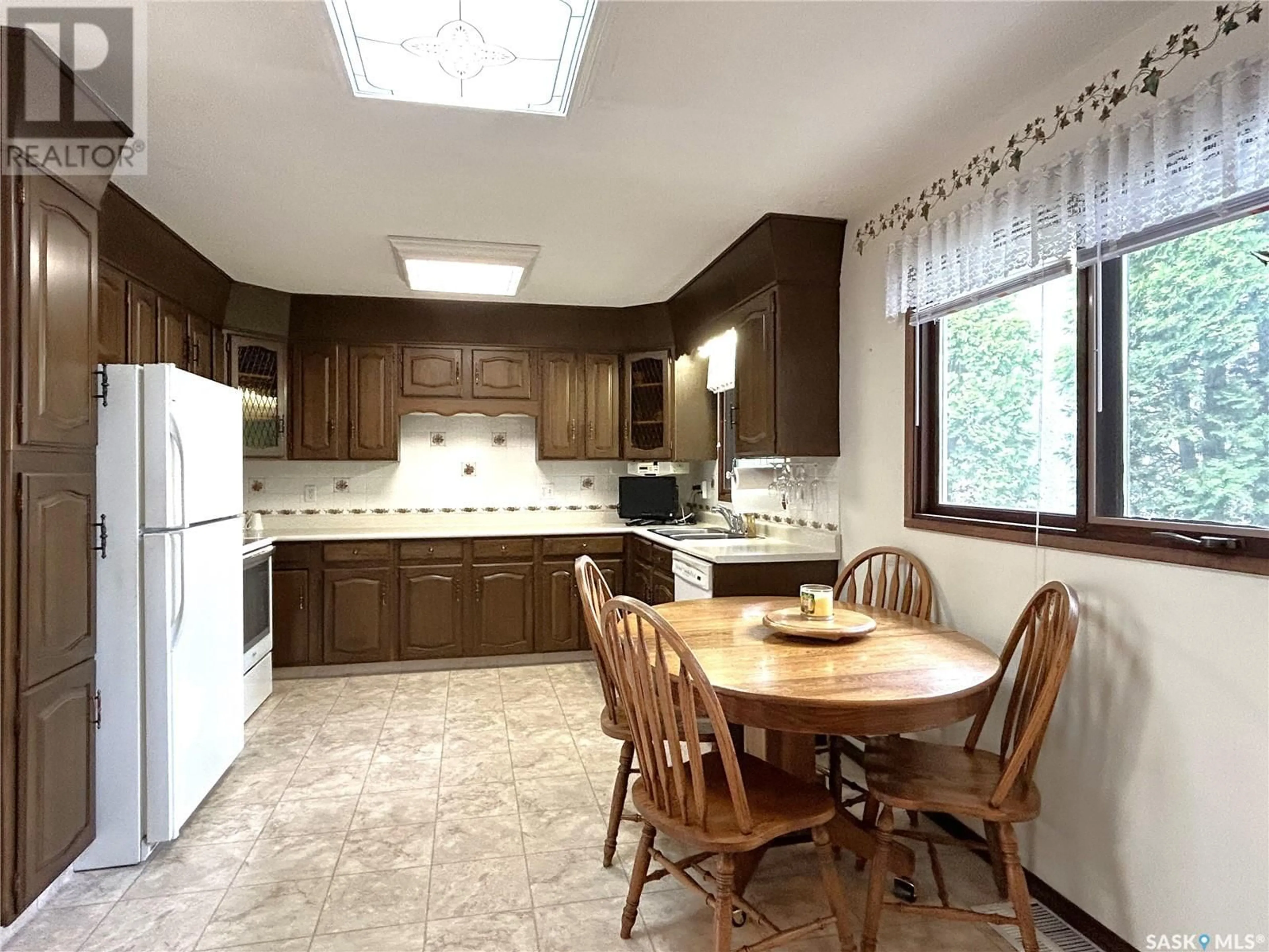 Standard kitchen, ceramic/tile floor for 225 COCKBURN CRESCENT, Saskatoon Saskatchewan S7L5S1