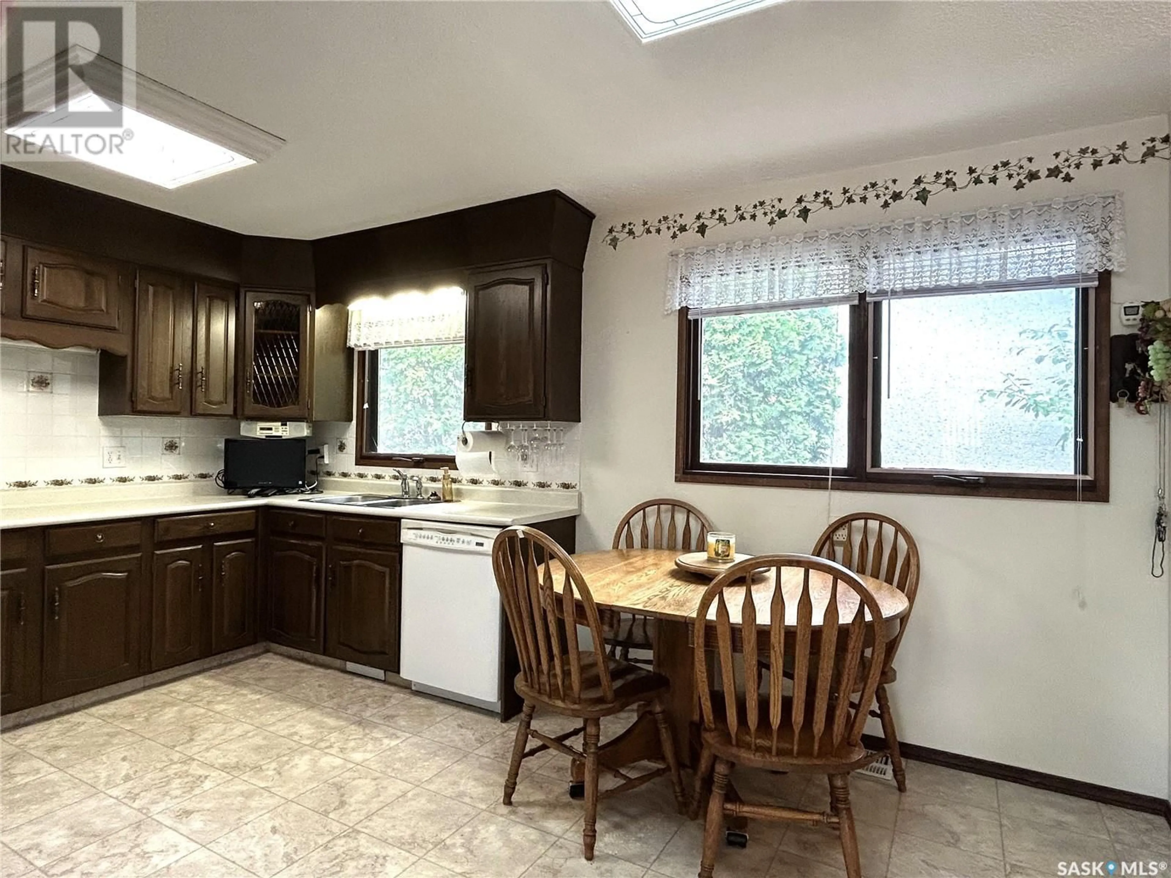 Standard kitchen, ceramic/tile floor for 225 COCKBURN CRESCENT, Saskatoon Saskatchewan S7L5S1