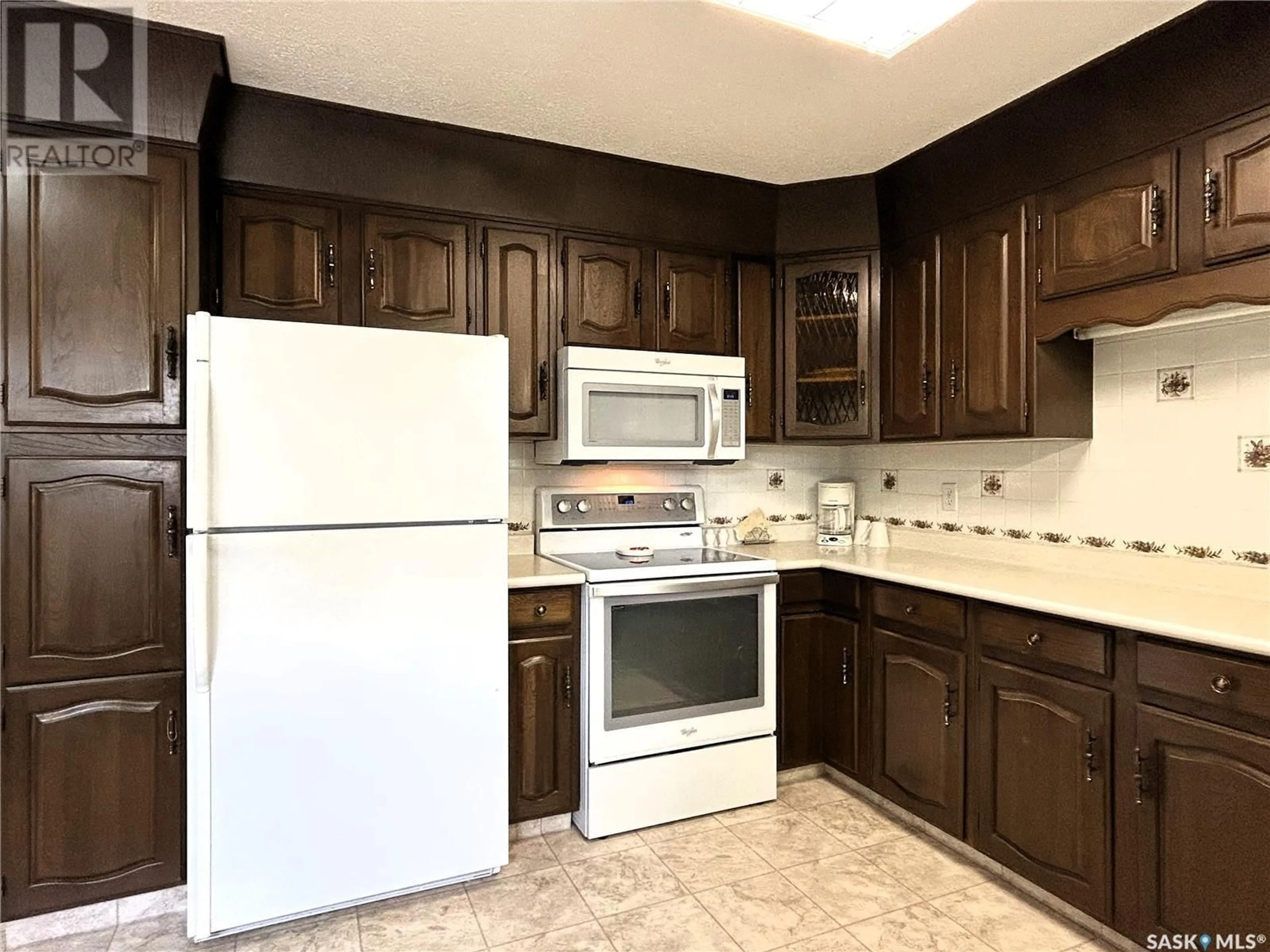 Standard kitchen, ceramic/tile floor for 225 COCKBURN CRESCENT, Saskatoon Saskatchewan S7L5S1