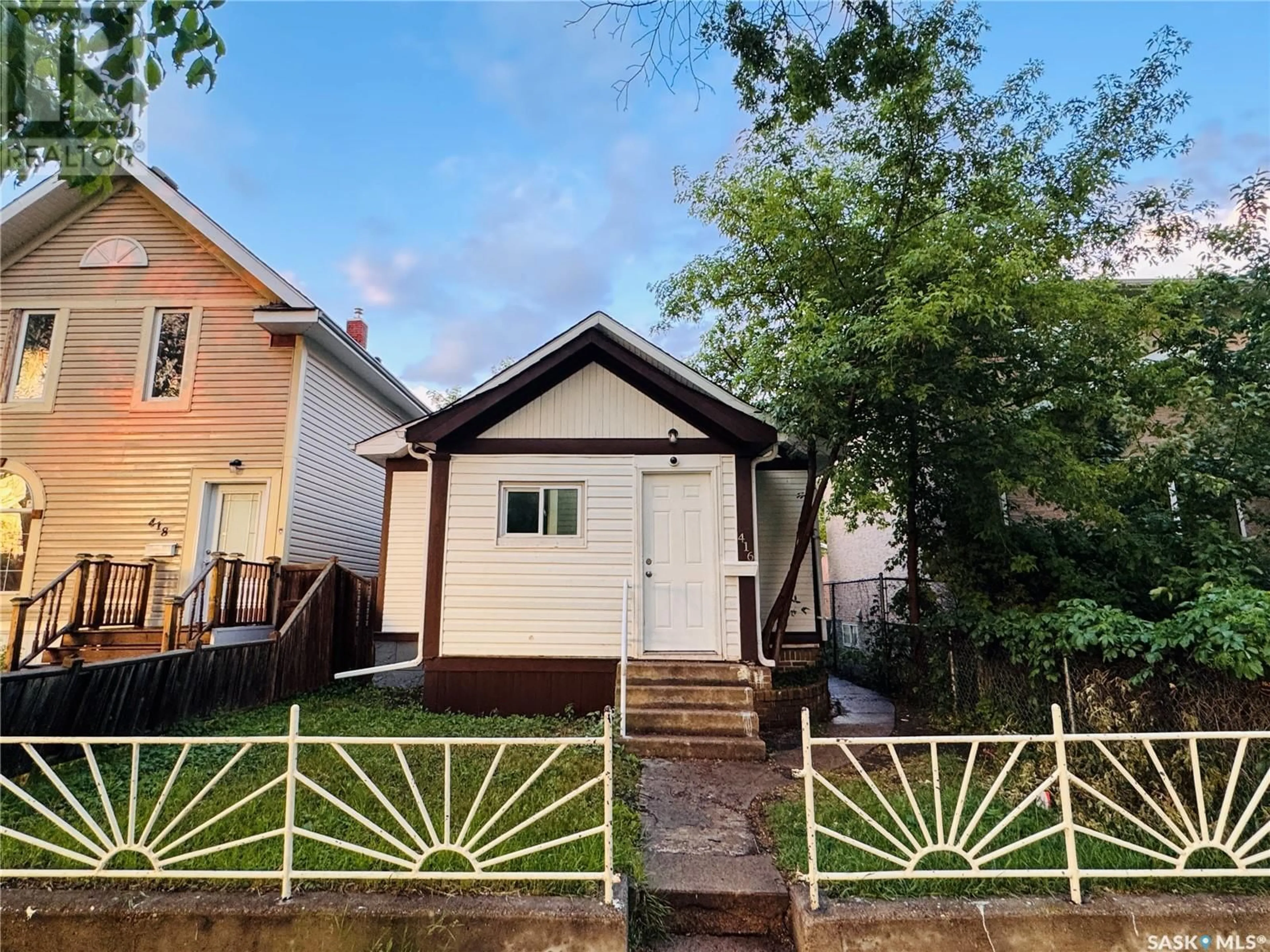 A pic from outside/outdoor area/front of a property/back of a property/a pic from drone, street for 416 J AVENUE, Saskatoon Saskatchewan S7L2K3