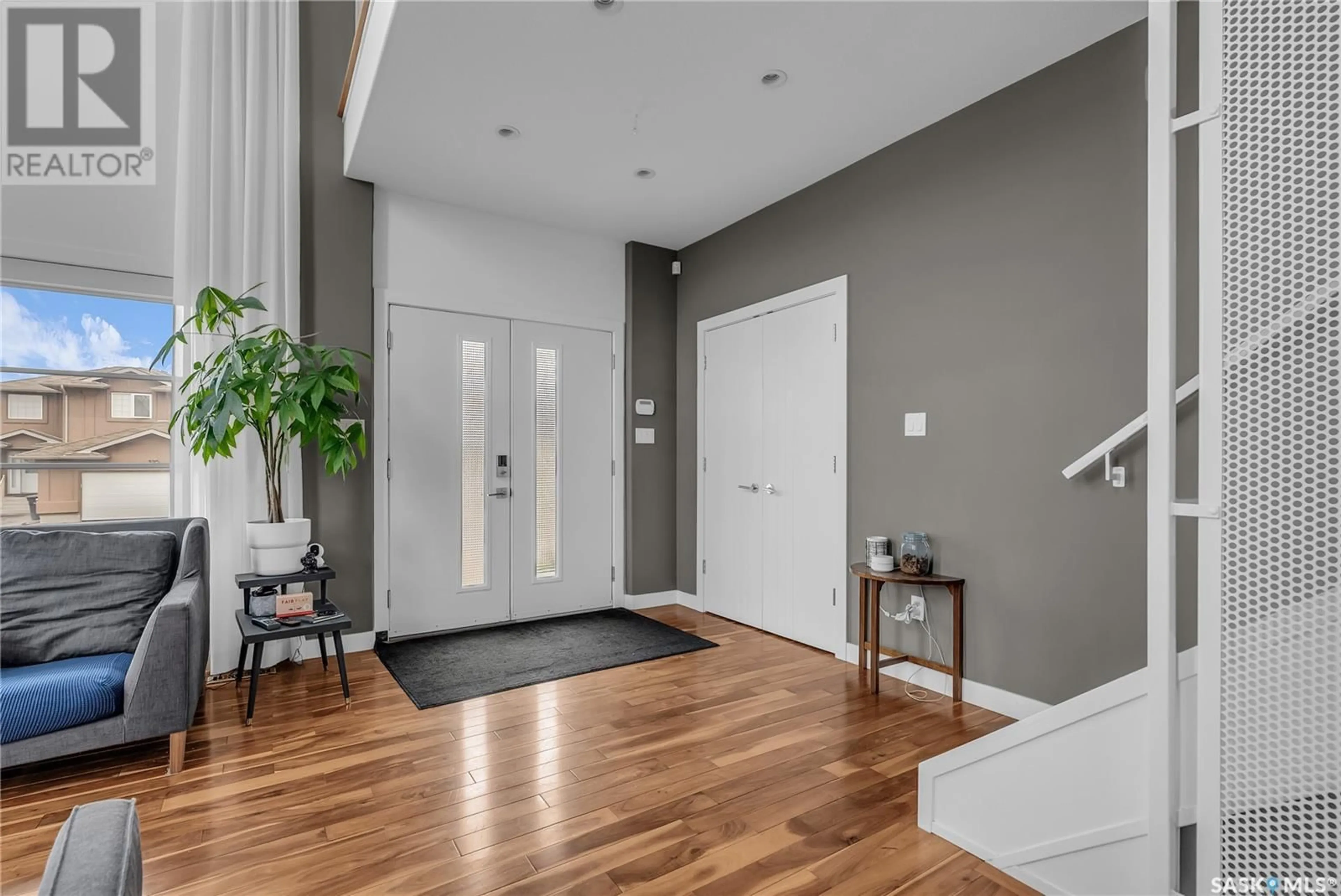 Indoor entryway for 371 THODE AVENUE, Saskatoon Saskatchewan S7W1B9
