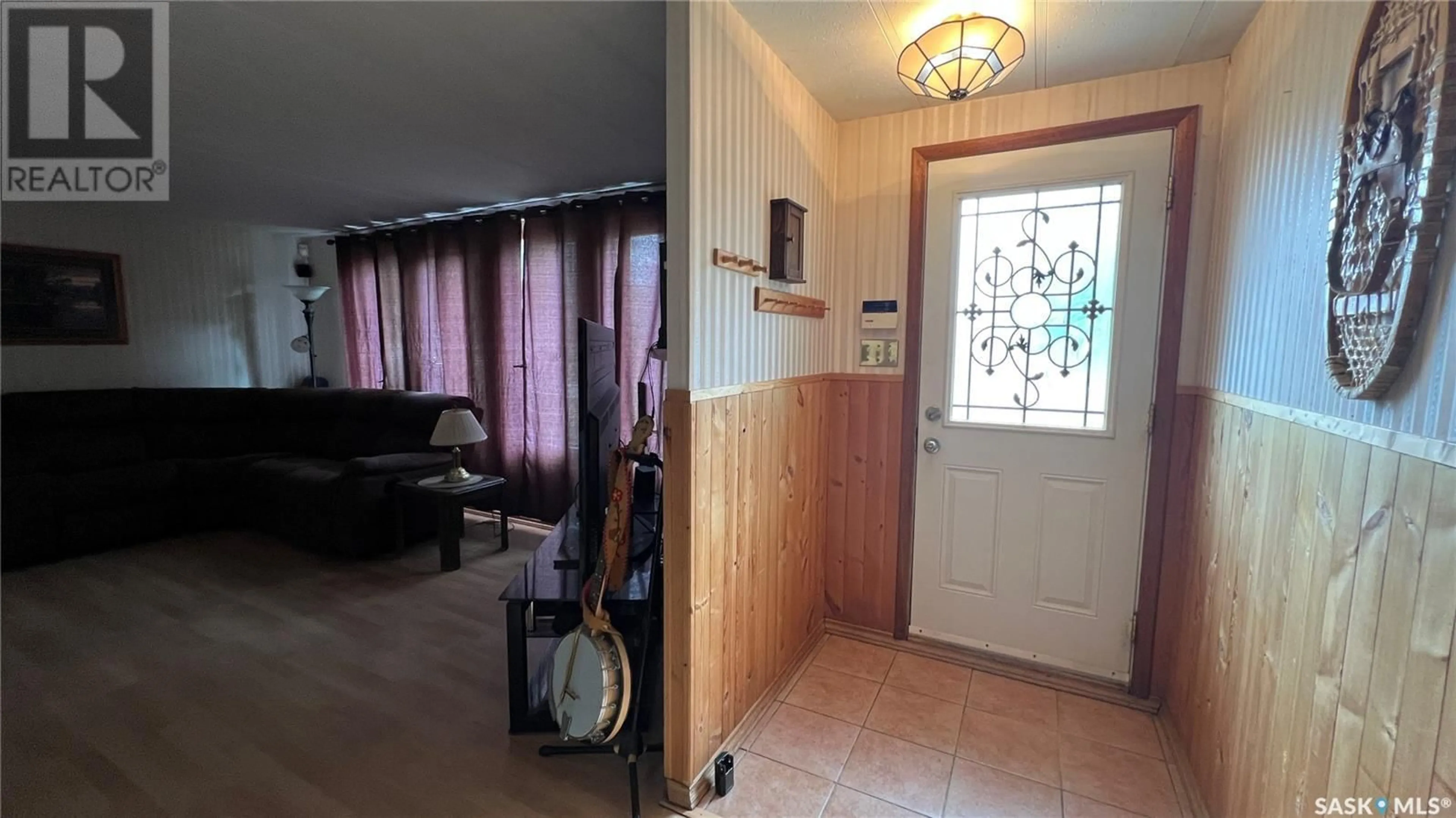 Indoor entryway for 404 3RD STREET, Wakaw Saskatchewan S0K4P0