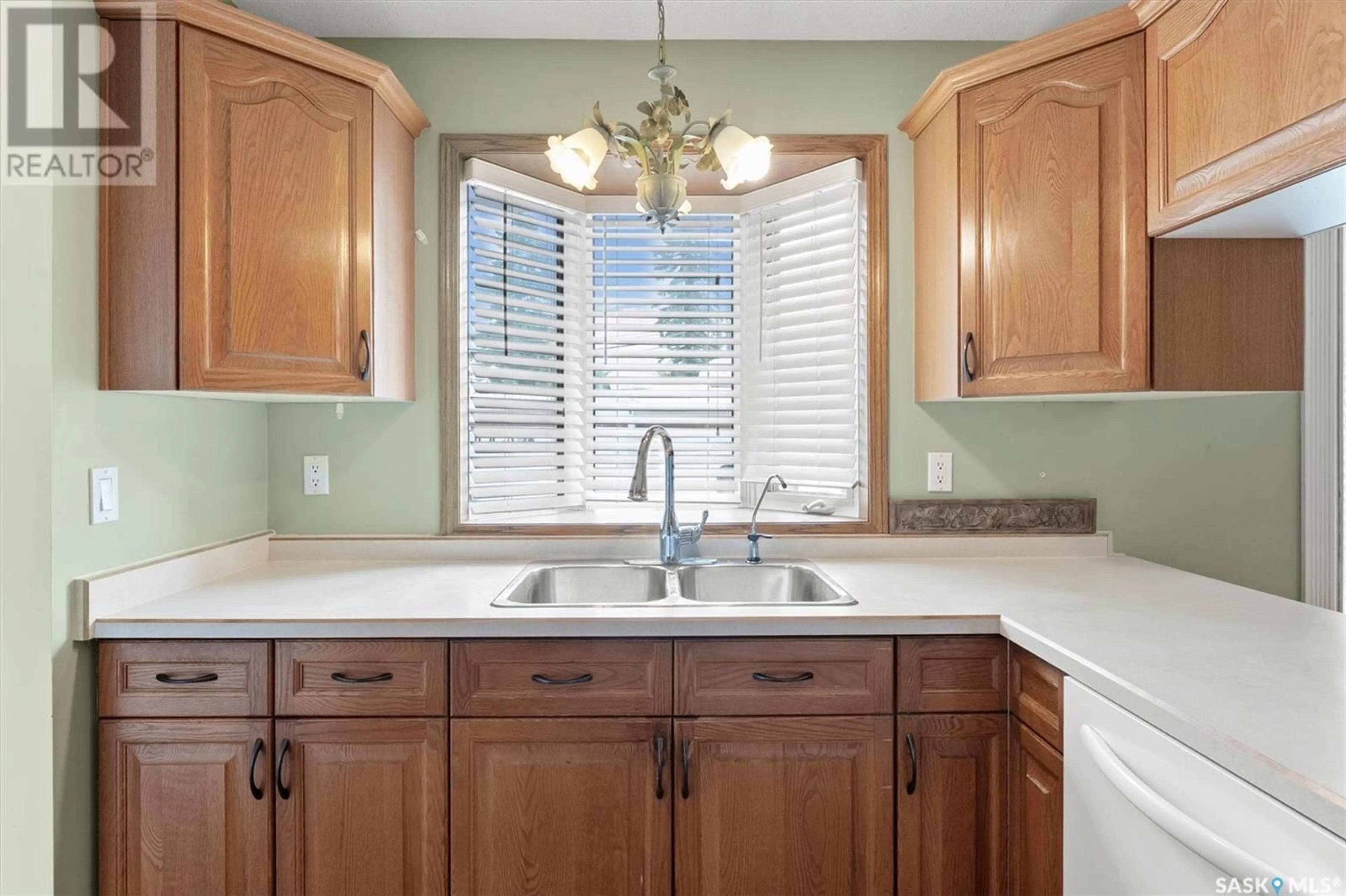 Standard kitchen, ceramic/tile floor for 43 O'NEIL CRESCENT, Saskatoon Saskatchewan S7N1W7
