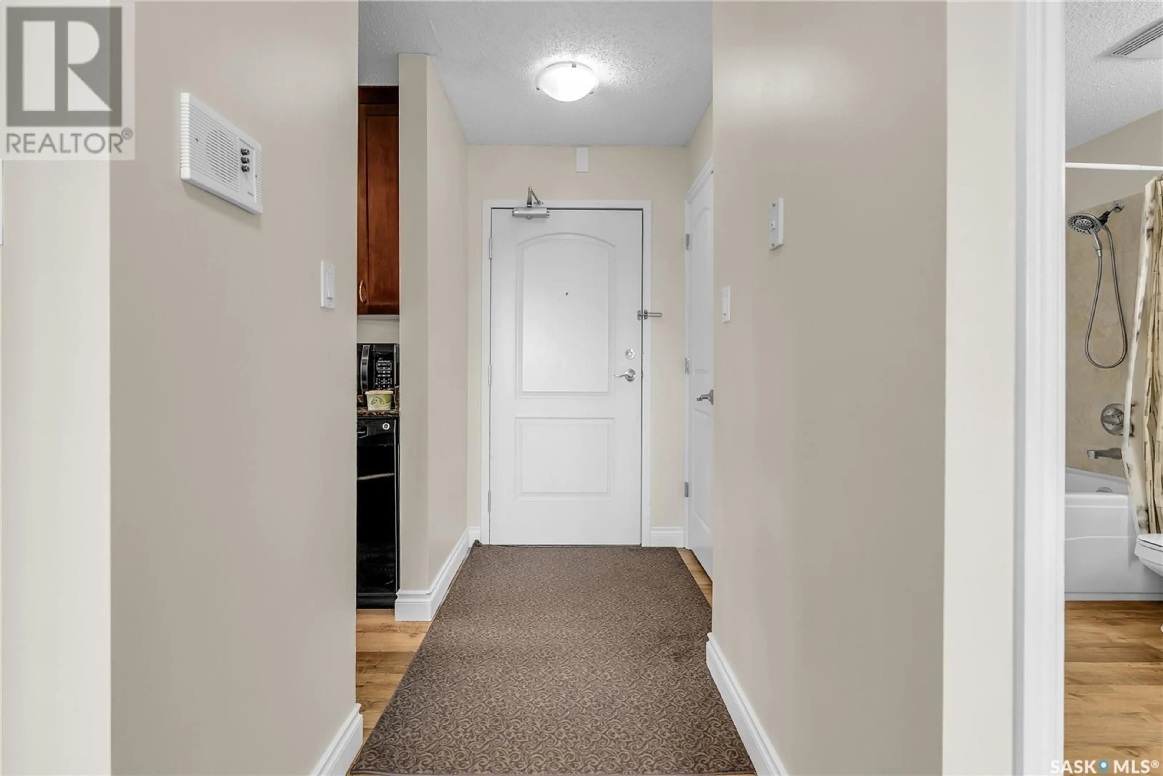 Indoor entryway for 406 - 1013 LANSDOWNE AVENUE, Saskatoon Saskatchewan S7H2C2
