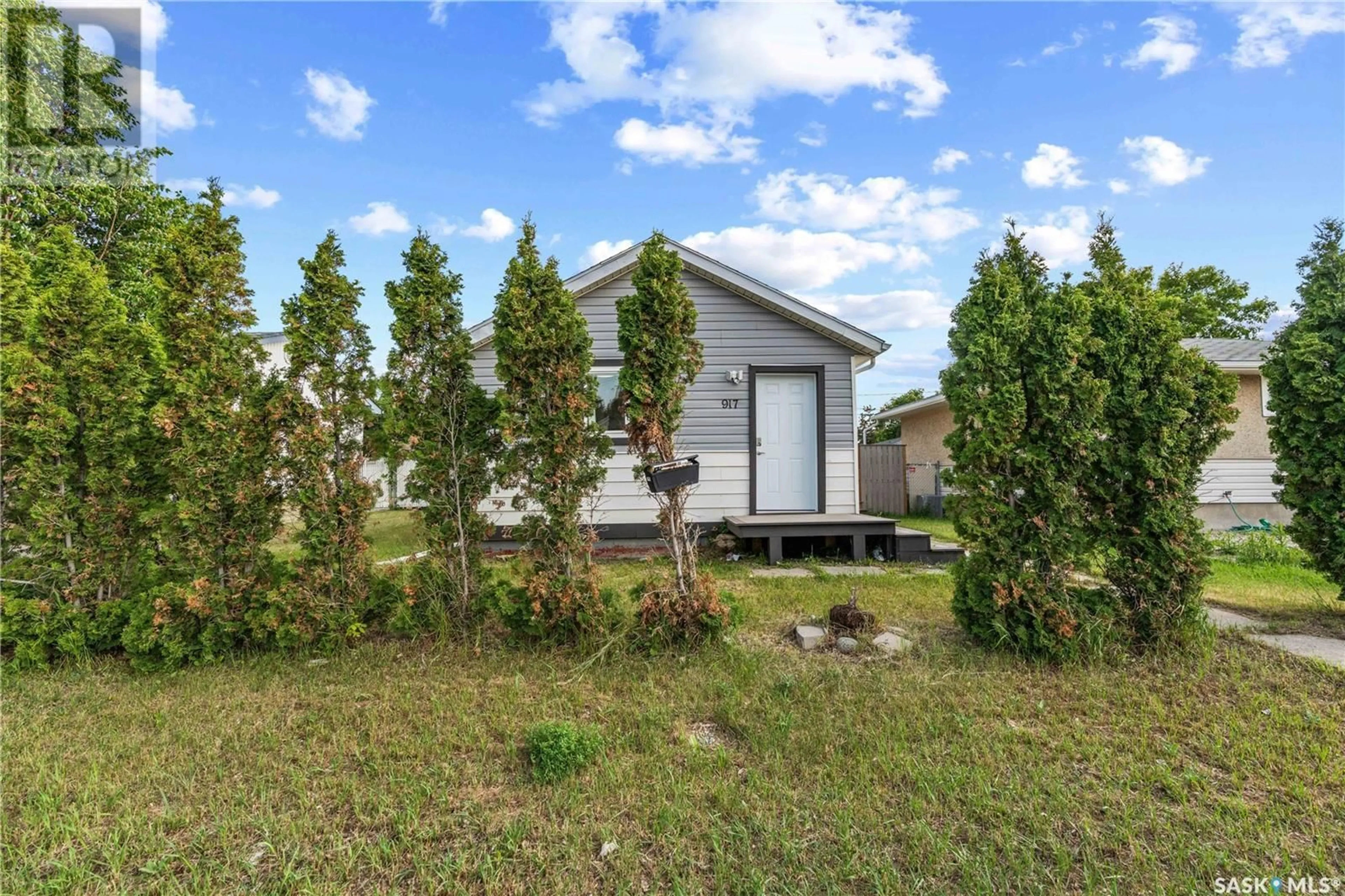 Home with vinyl exterior material, unknown for 917 DEWDNEY AVENUE, Regina Saskatchewan S4N0C7
