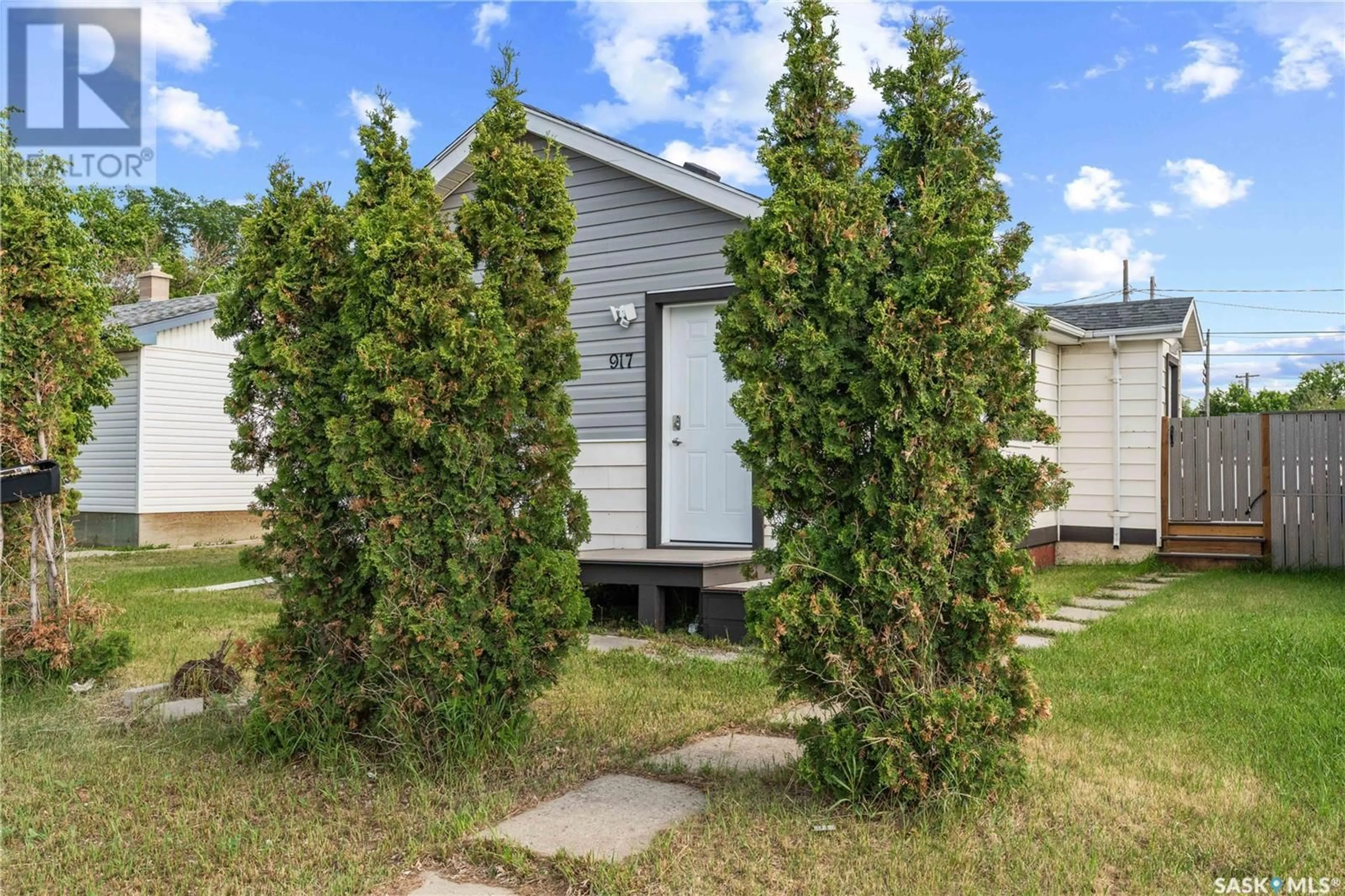 Unknown for 917 DEWDNEY AVENUE, Regina Saskatchewan S4N0C7