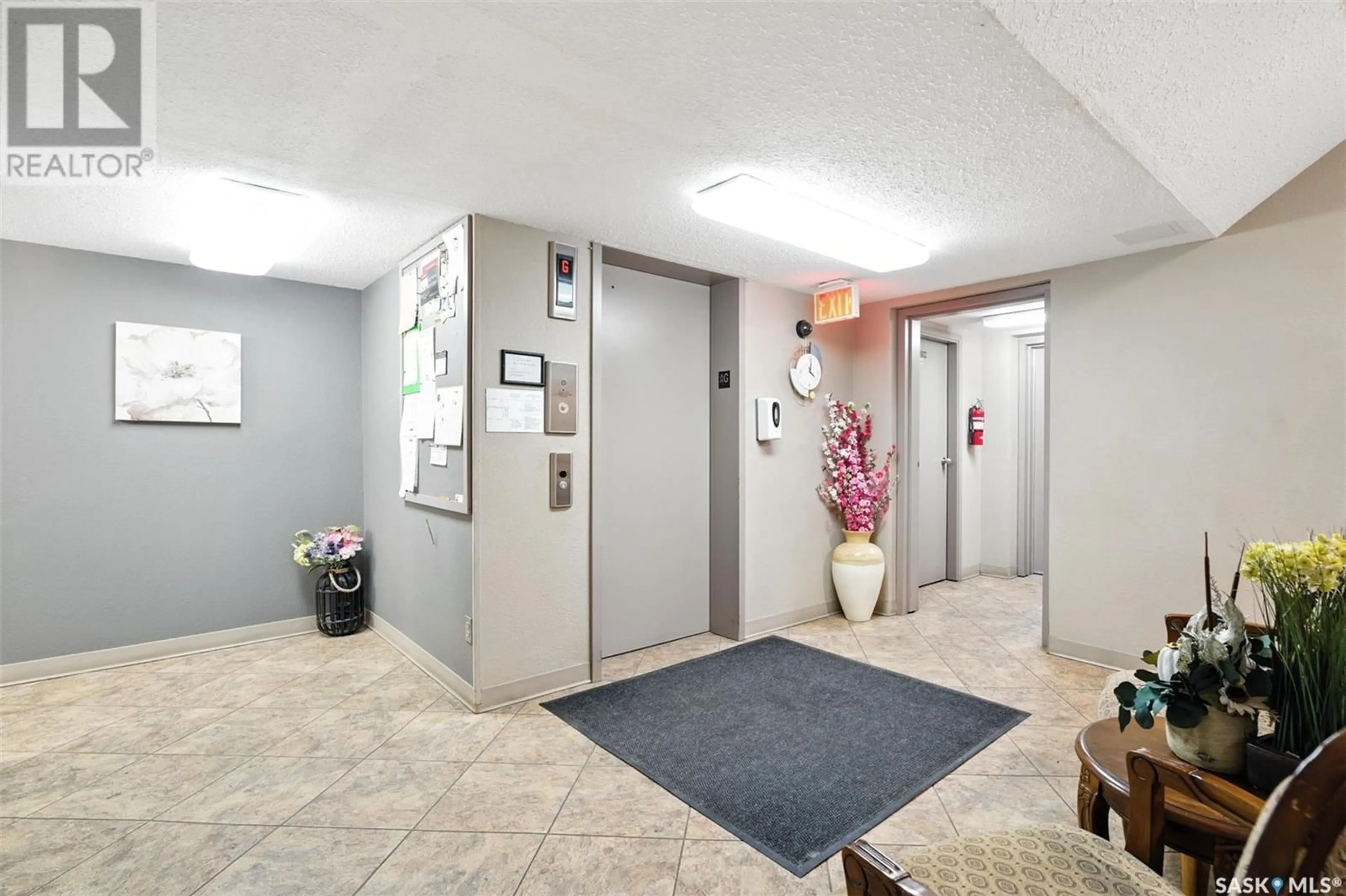 Indoor foyer for 107 - 3120 LOUISE STREET, Saskatoon Saskatchewan S7J3L8