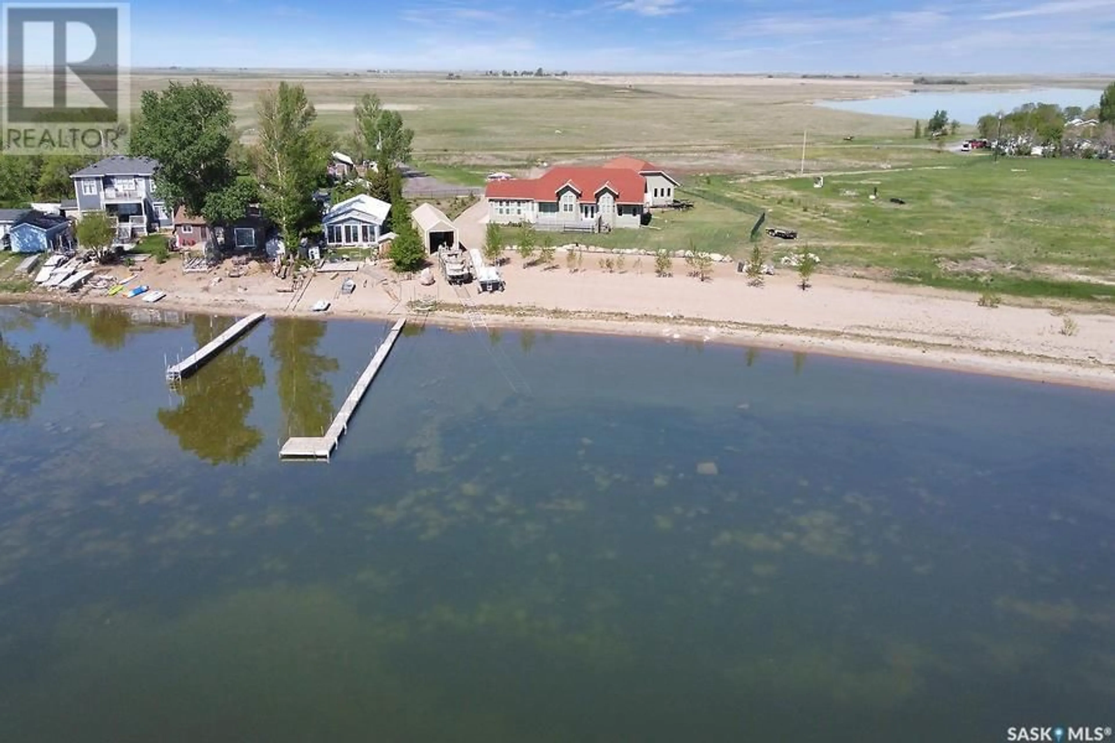 A pic from outside/outdoor area/front of a property/back of a property/a pic from drone, water/lake/river/ocean view for 400 LAKESHORE DRIVE, Wee Too Beach Saskatchewan S0G1C0