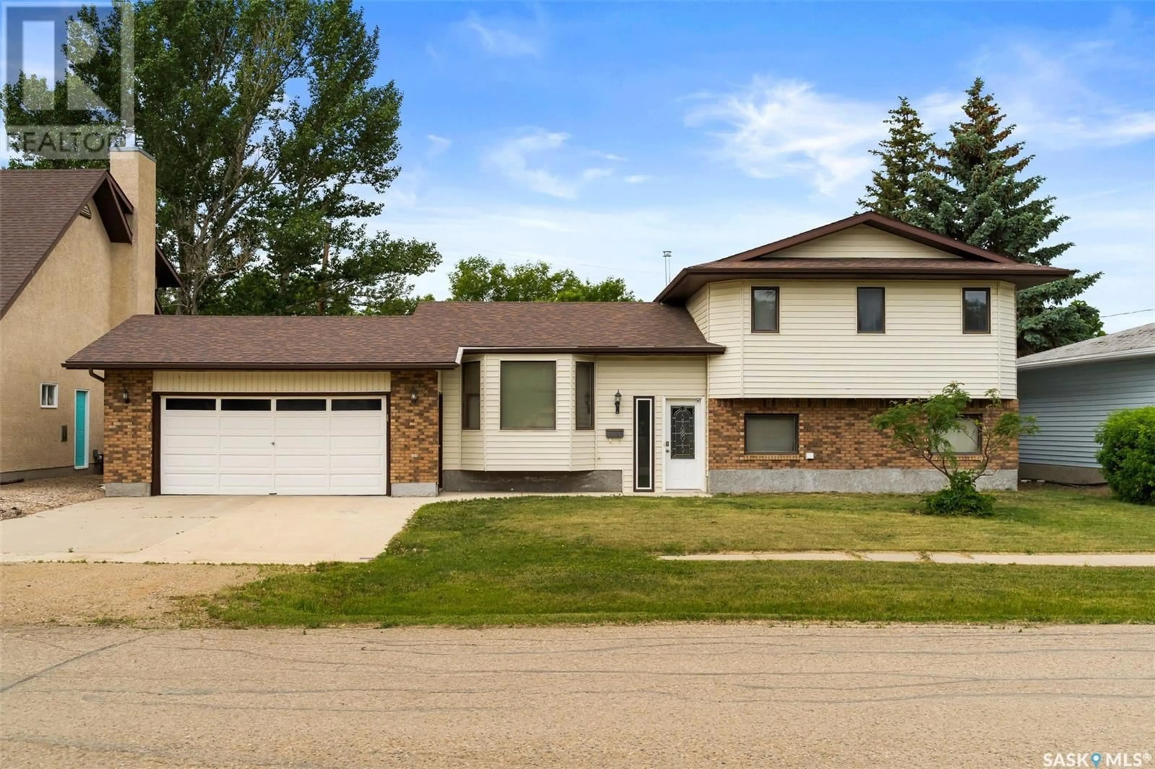 Home with vinyl exterior material, street for 125 SOLBERG STREET, Milestone Saskatchewan S0G3L0
