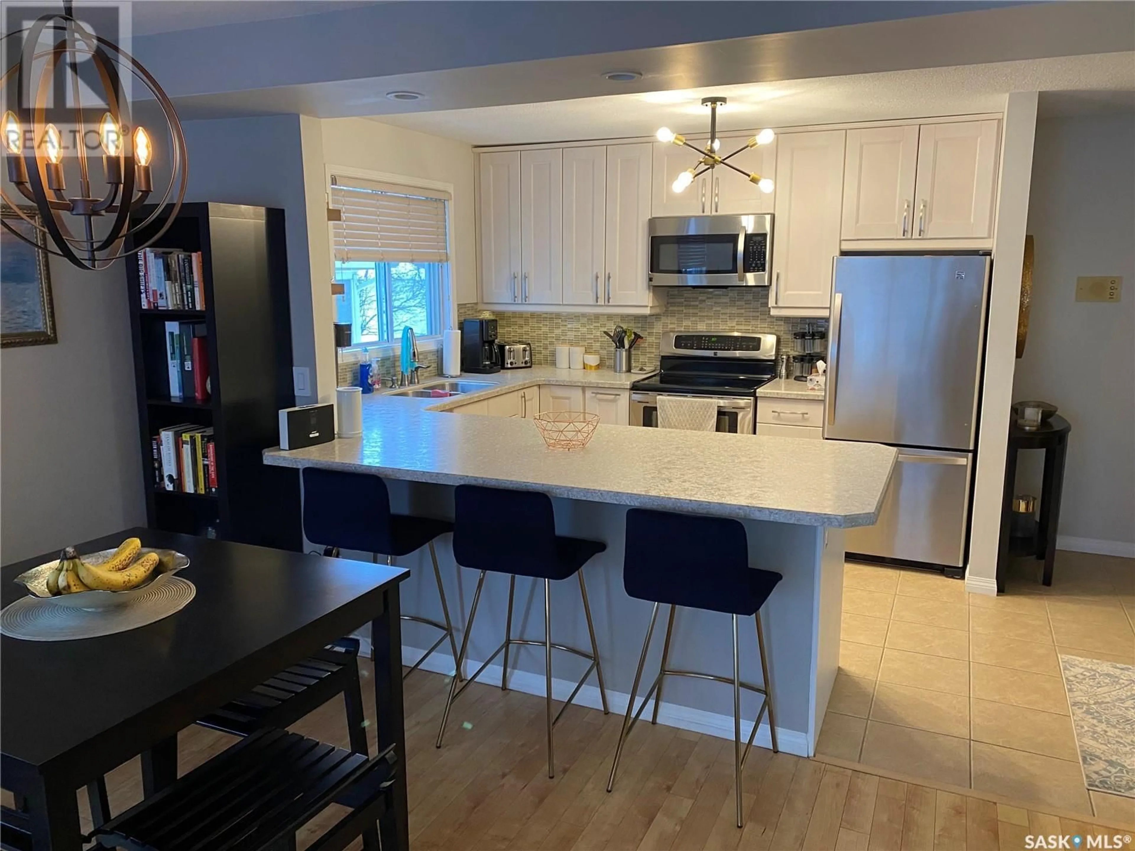 Open concept kitchen, ceramic/tile floor for 102 428 4TH AVENUE, Saskatoon Saskatchewan S7K2M3