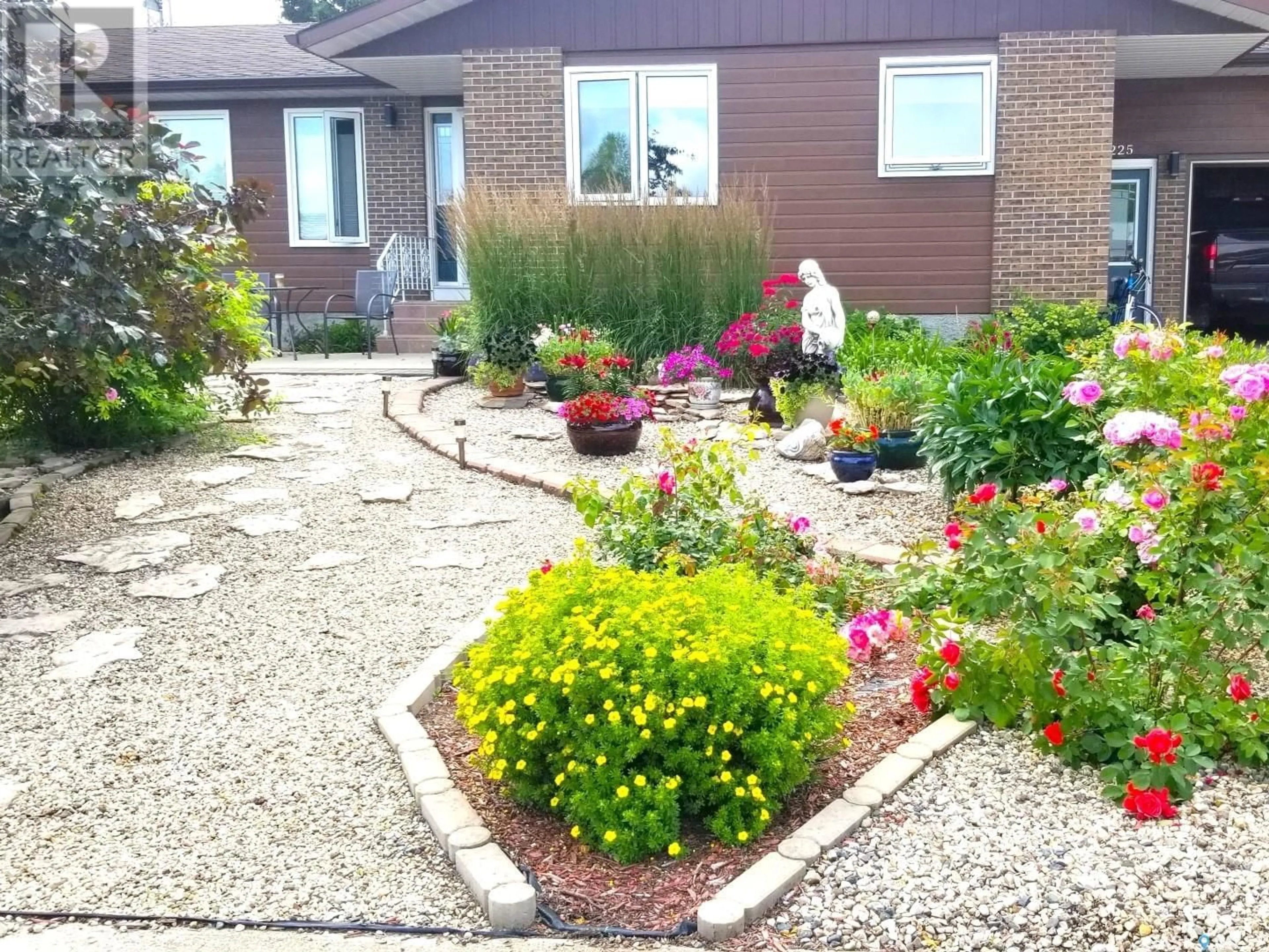 Patio, street for 1225 12TH STREET, Humboldt Saskatchewan S0K2A0