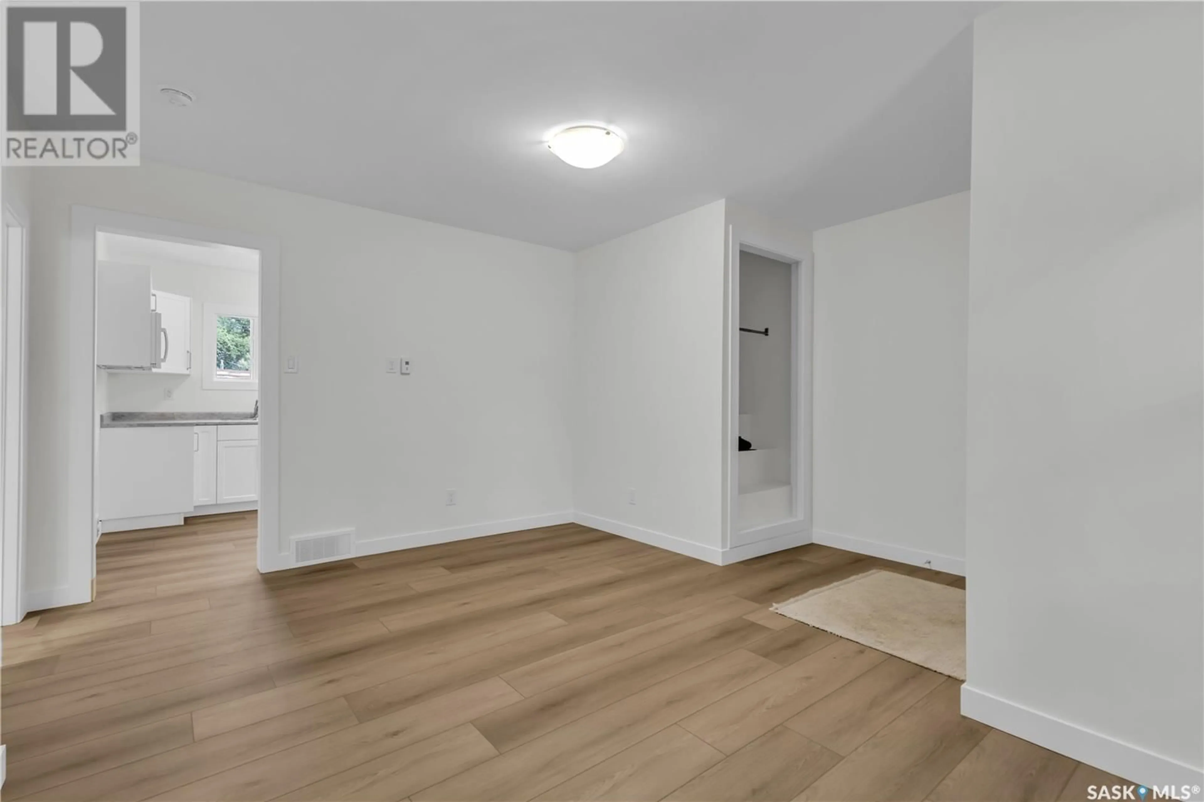 A pic of a room for 424 M AVENUE, Saskatoon Saskatchewan S7L2S6