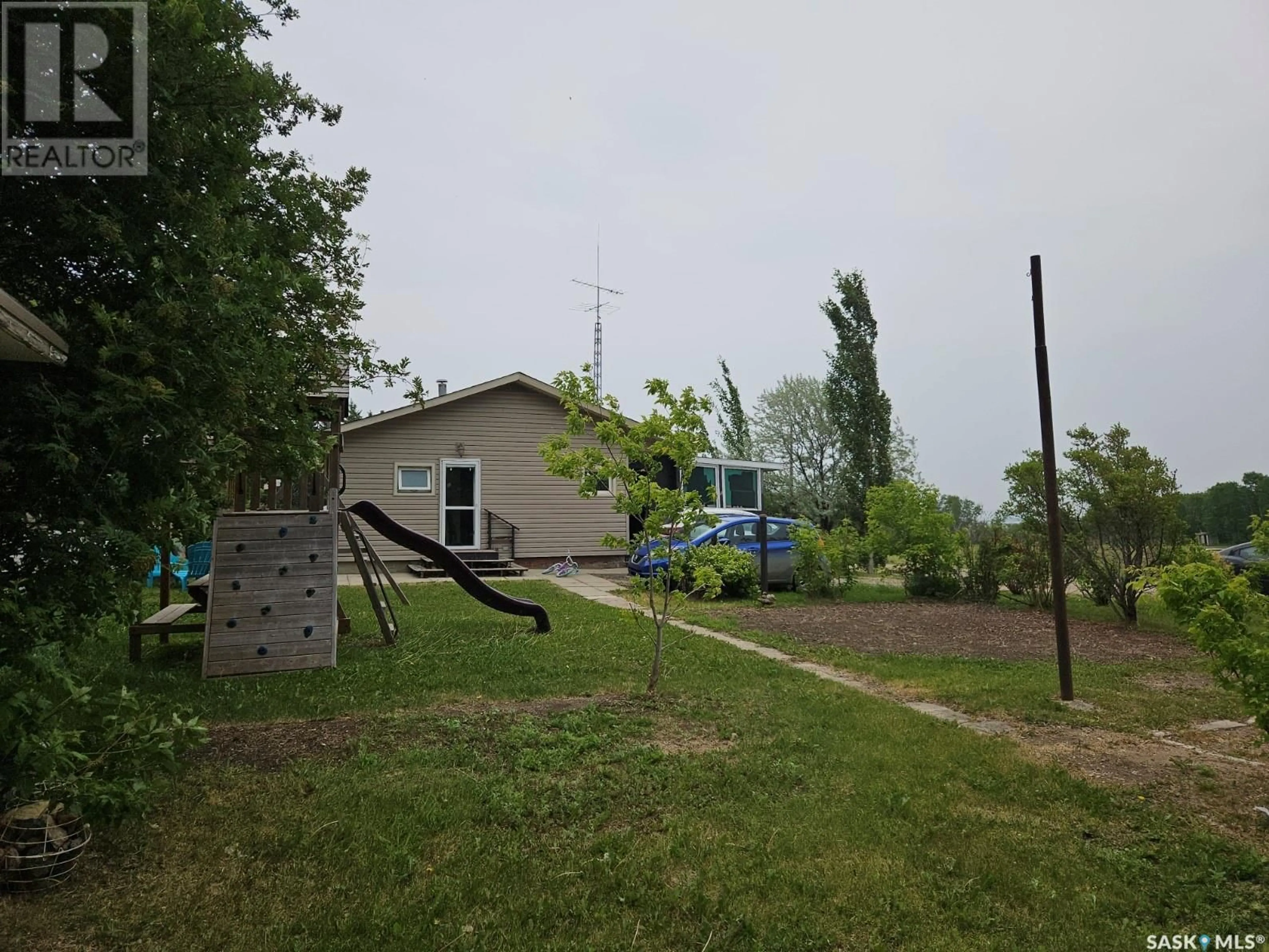 A pic from outside/outdoor area/front of a property/back of a property/a pic from drone, street for S - 208 1ST STREET, Pilger Saskatchewan S0K3G0