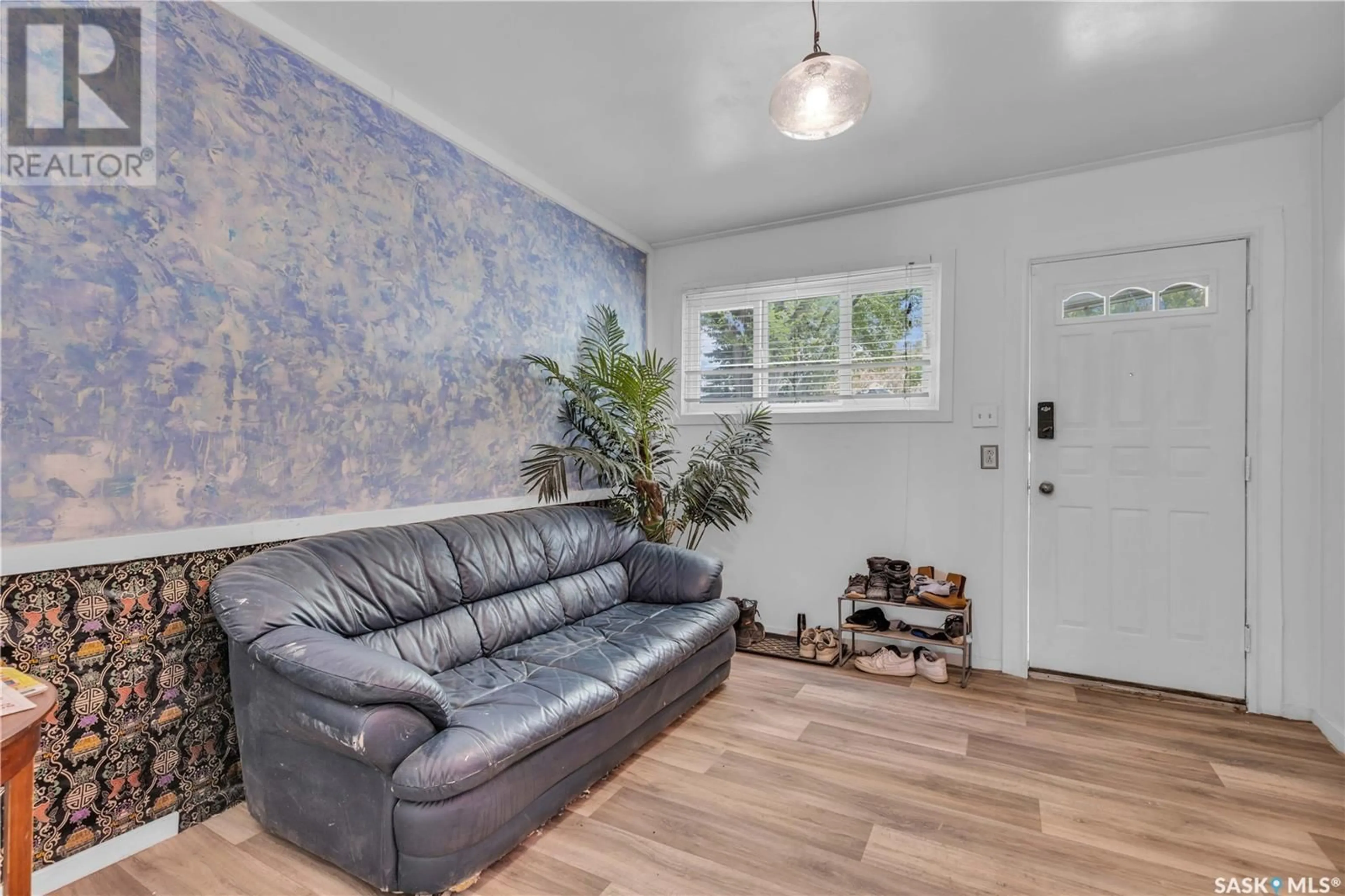 Living room with furniture, unknown for 1317 G AVENUE, Saskatoon Saskatchewan S7L2A6
