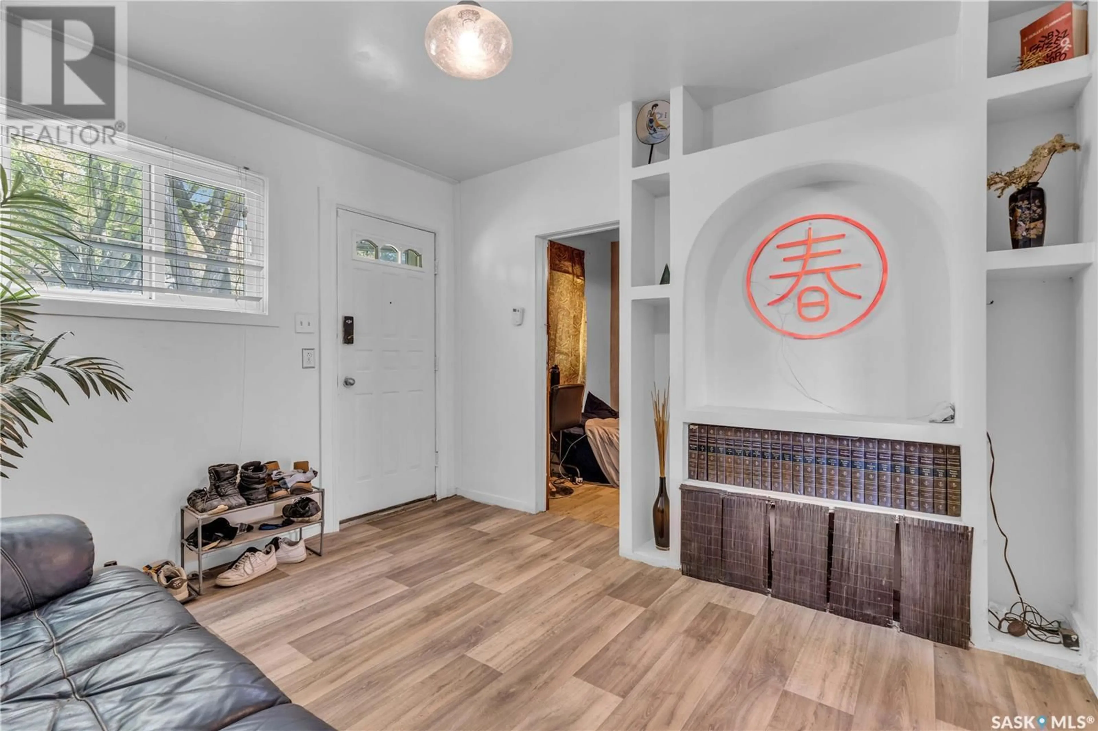 Indoor entryway for 1317 G AVENUE, Saskatoon Saskatchewan S7L2A6