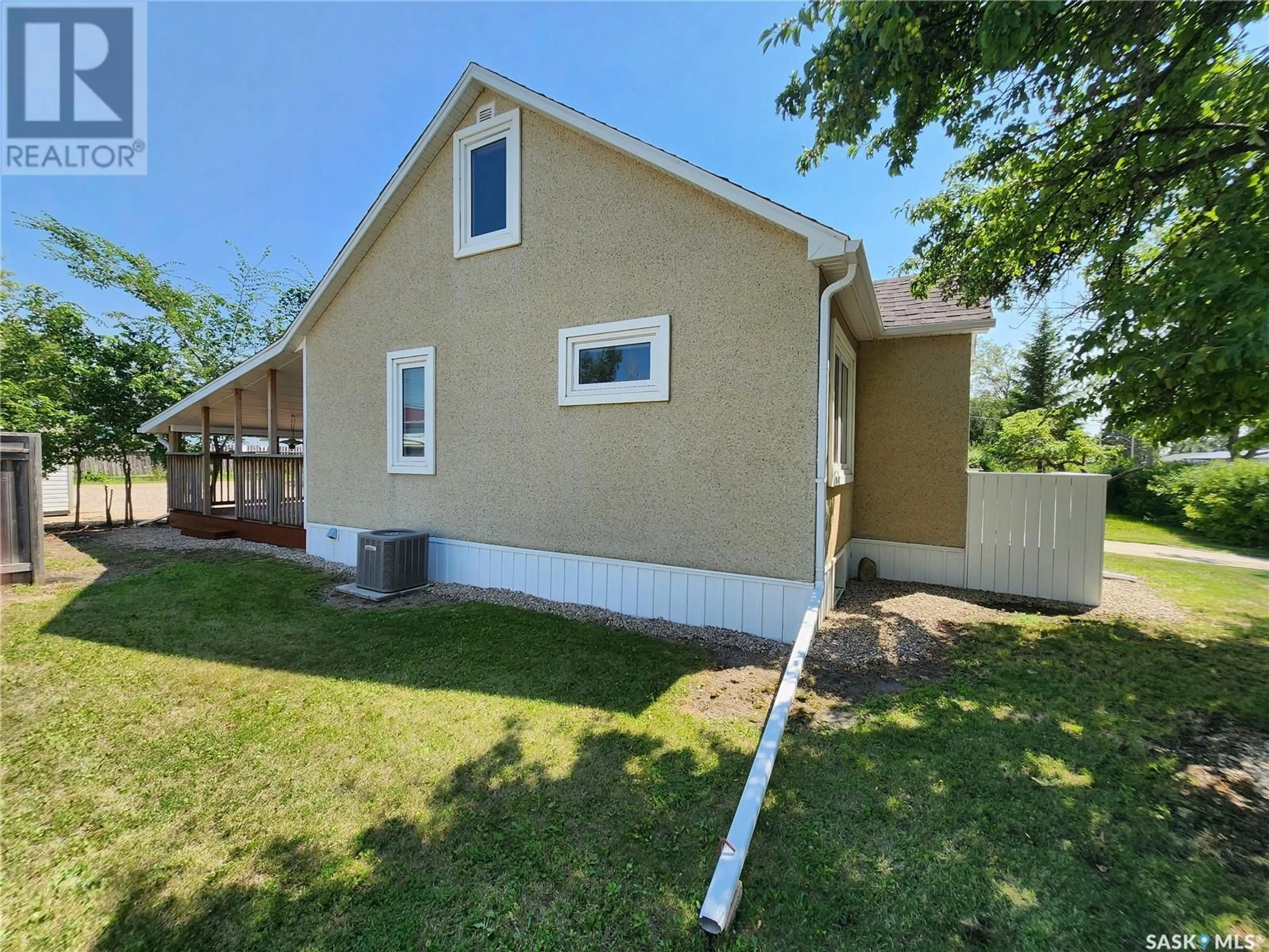 Home with vinyl exterior material, street for 614 3RD STREET, Weyburn Saskatchewan S4H2E1