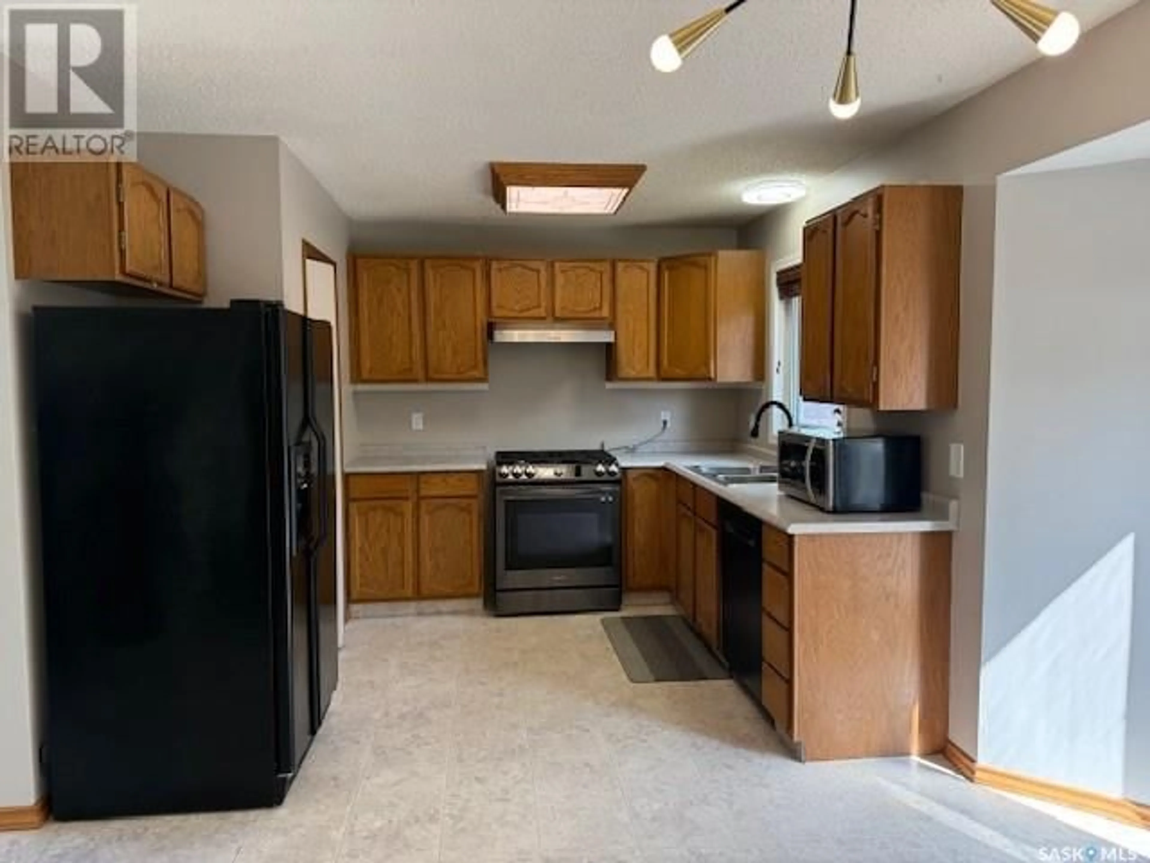 Standard kitchen, unknown for 3011 TRUESDALE DRIVE, Regina Saskatchewan S4V2E1