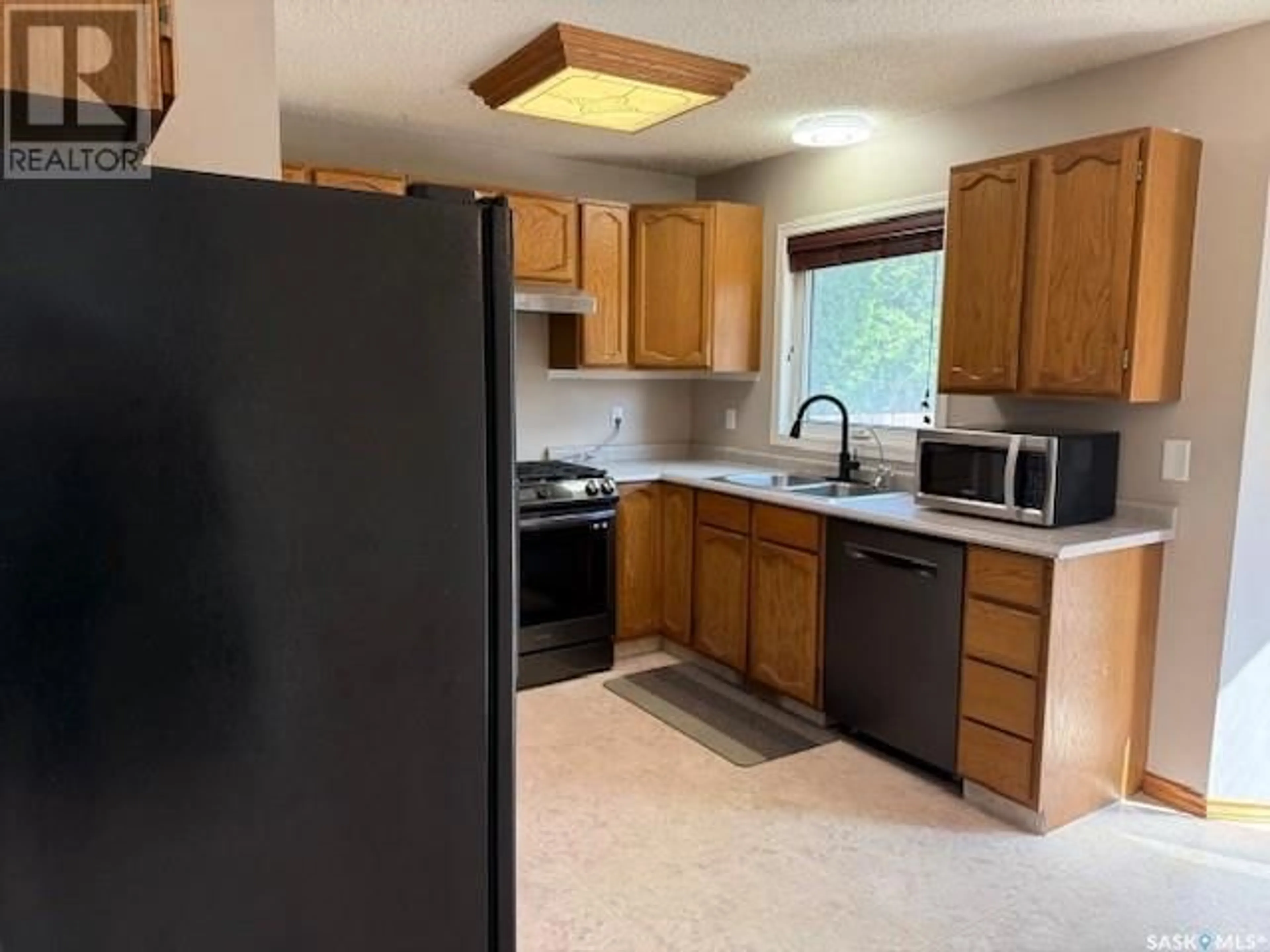Standard kitchen, unknown for 3011 TRUESDALE DRIVE, Regina Saskatchewan S4V2E1