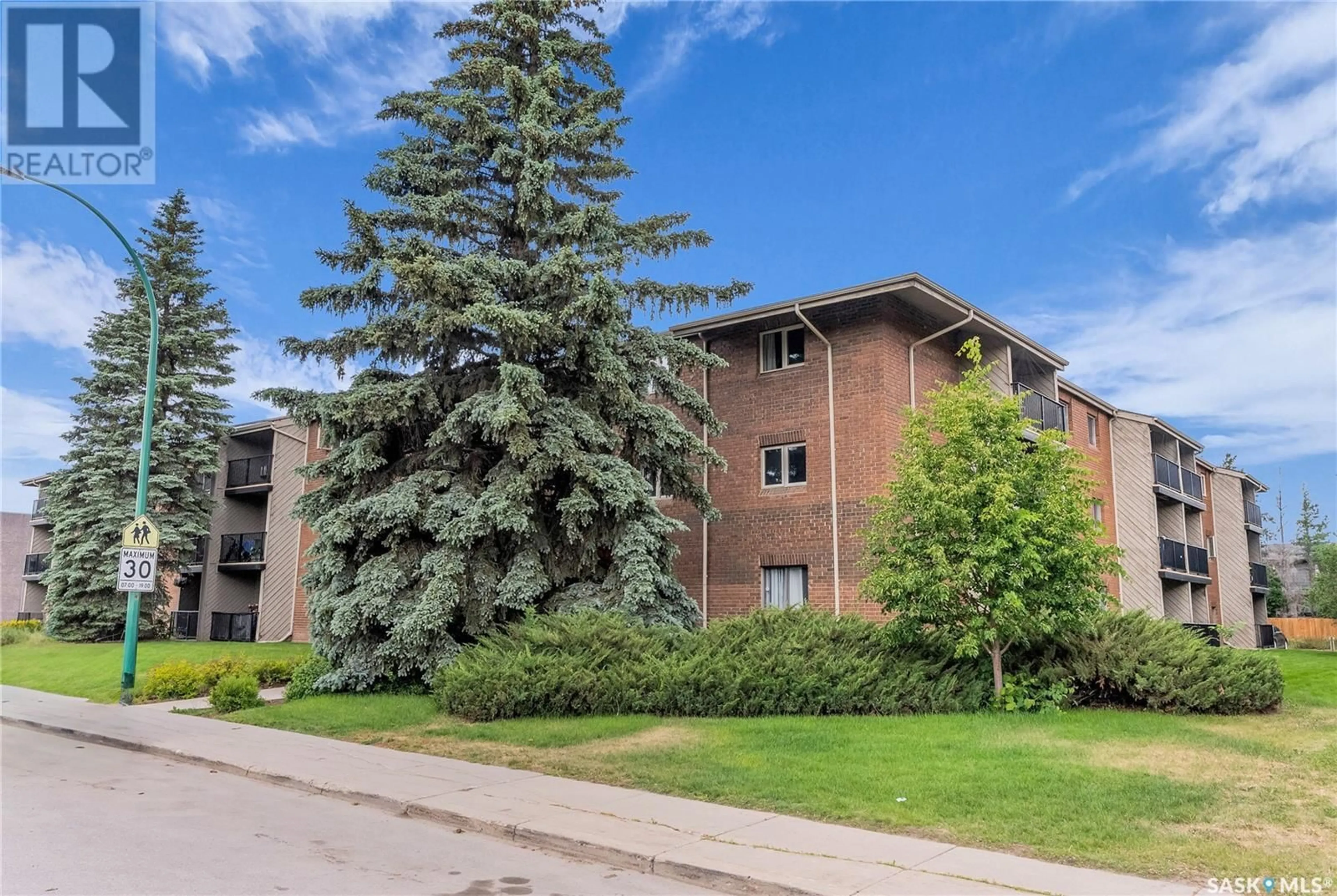 Patio, building for 4219 - 42 DEGEER STREET, Saskatoon Saskatchewan S7H4N6
