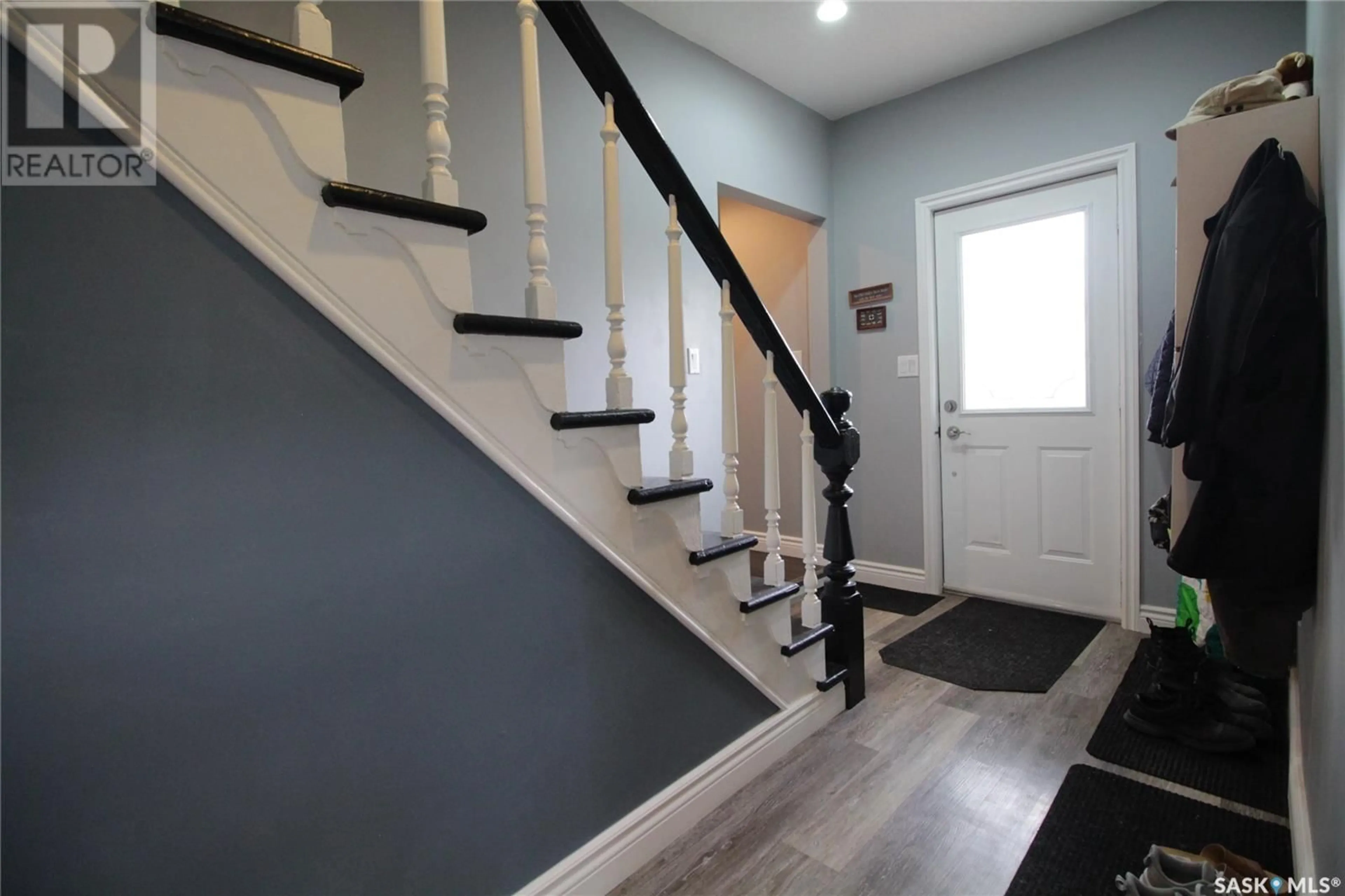 Indoor entryway for 416 3RD AVENUE, Wapella Saskatchewan S0G4Z0