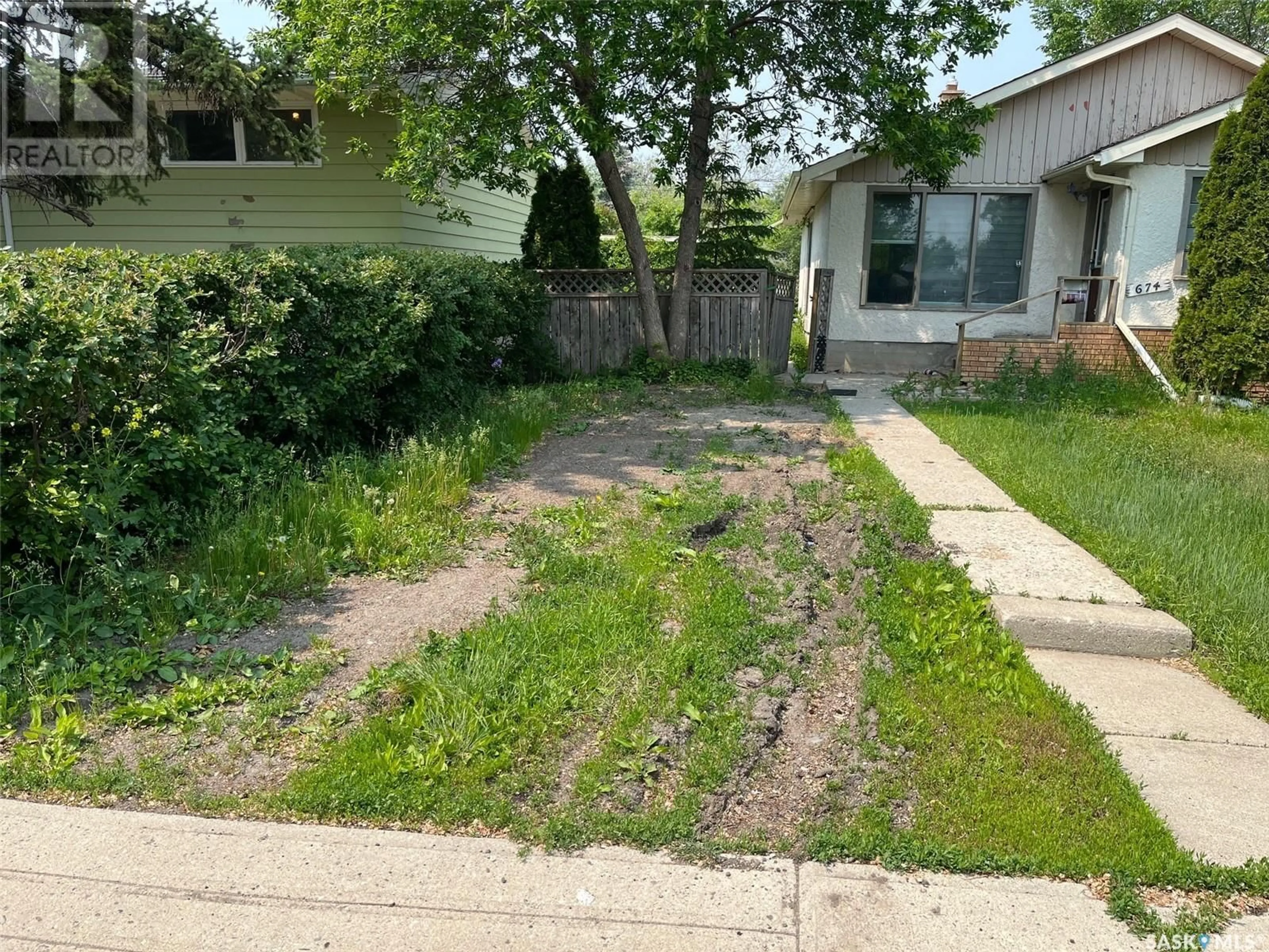 Unknown for 674 ROBINSON STREET, Regina Saskatchewan S4T2L8