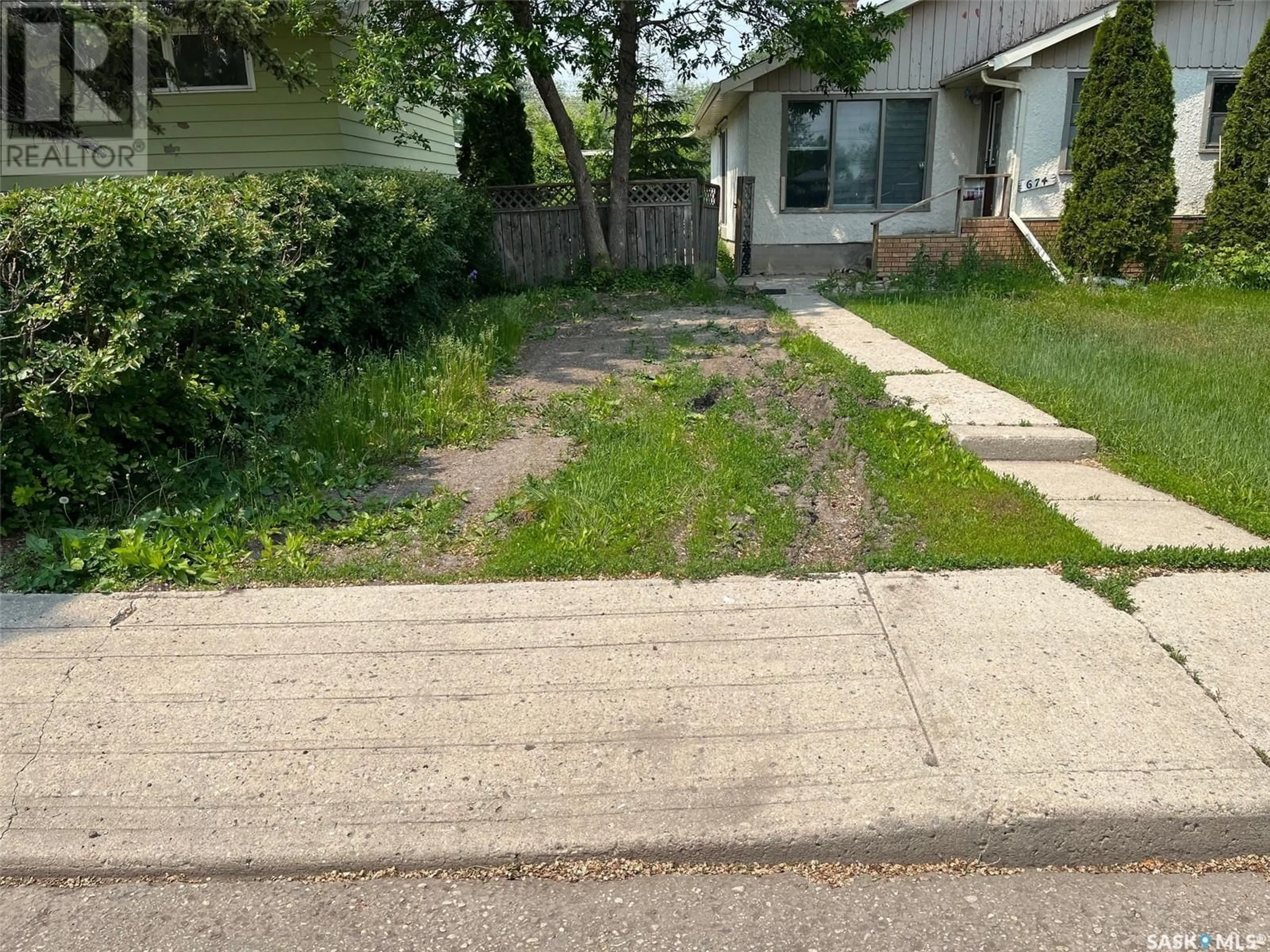 Unknown for 674 ROBINSON STREET, Regina Saskatchewan S4T2L8